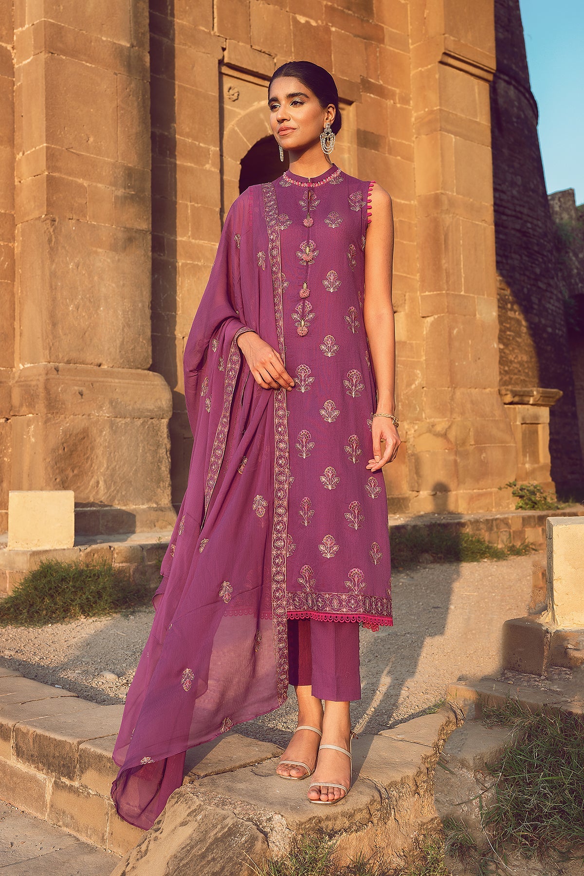 EMBROIDERED KARANDI LAWN 3PCS