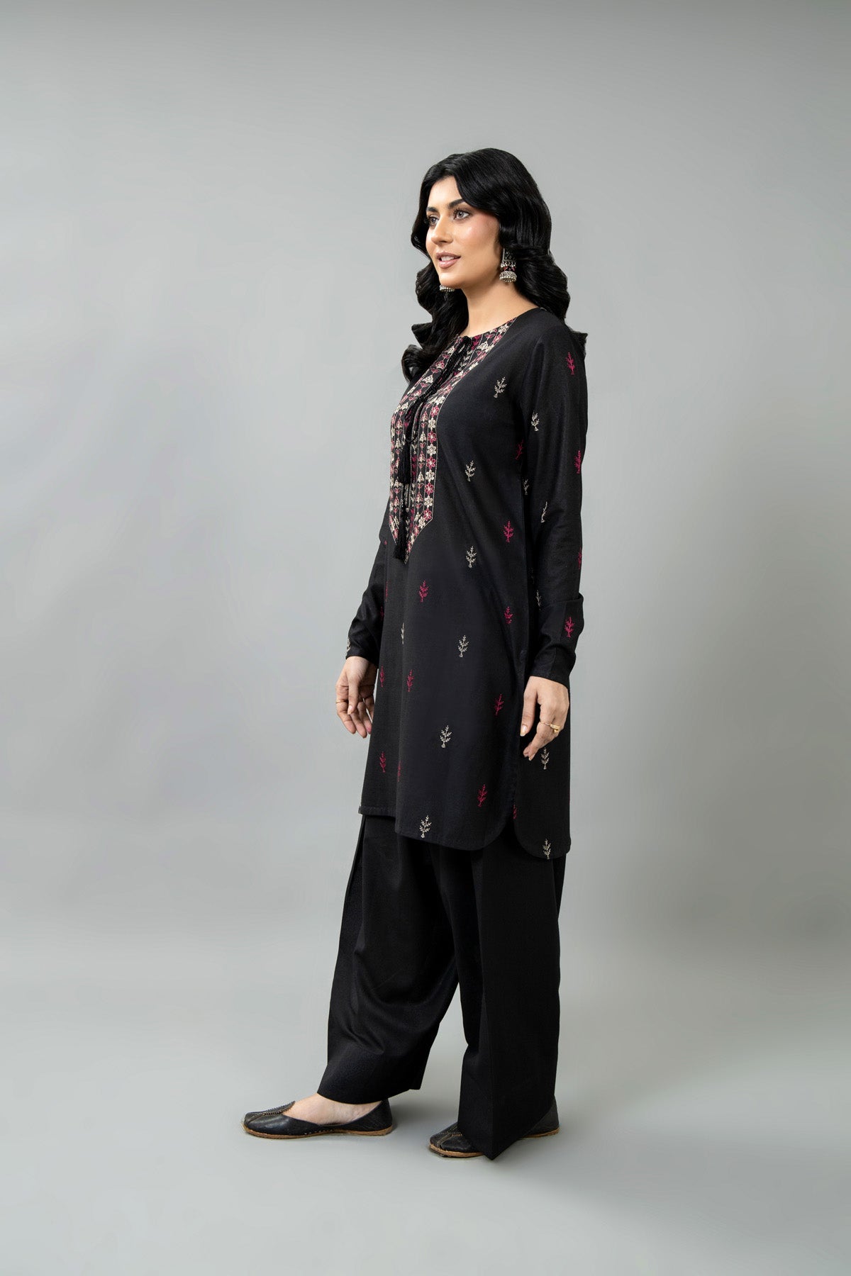 EMBROIDERED KARANDI LAWN 2 PCS (UNSTITCHED)