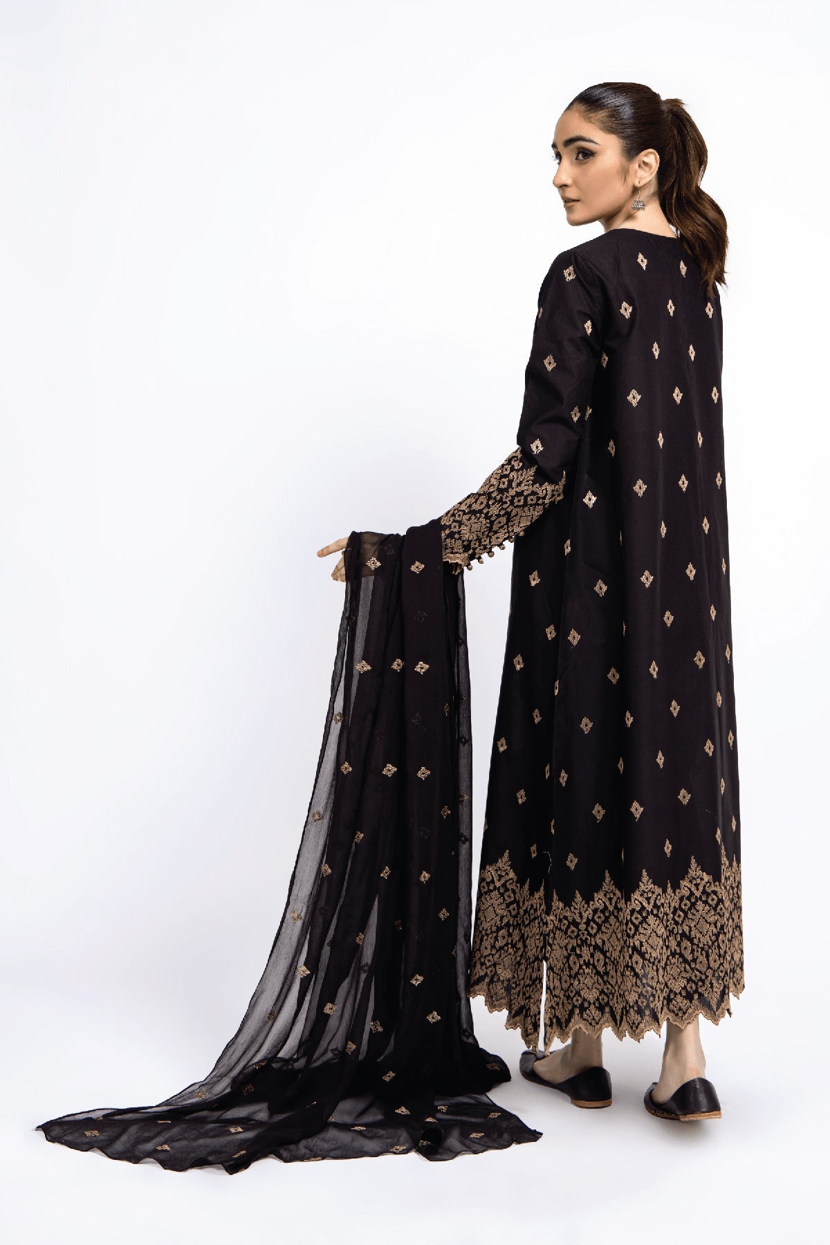 EMBROIDERED LAWN 3 PCS (UNSTITCHED)