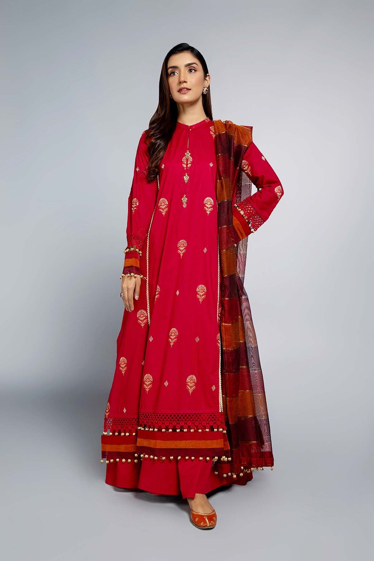 EMBROIDERED LAWN 3 PCS (UNSTITCHED)
