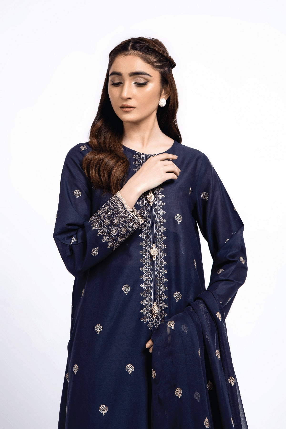 EMBROIDERED LAWN 3 PCS (UNSTITCHED)