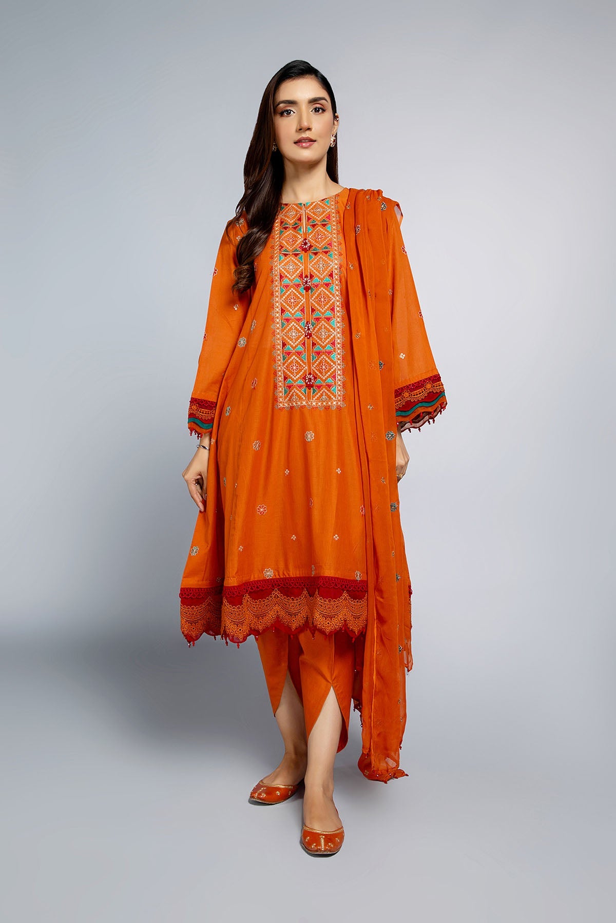 EMBROIDERED LAWN 3 PCS (UNSTITCHED)