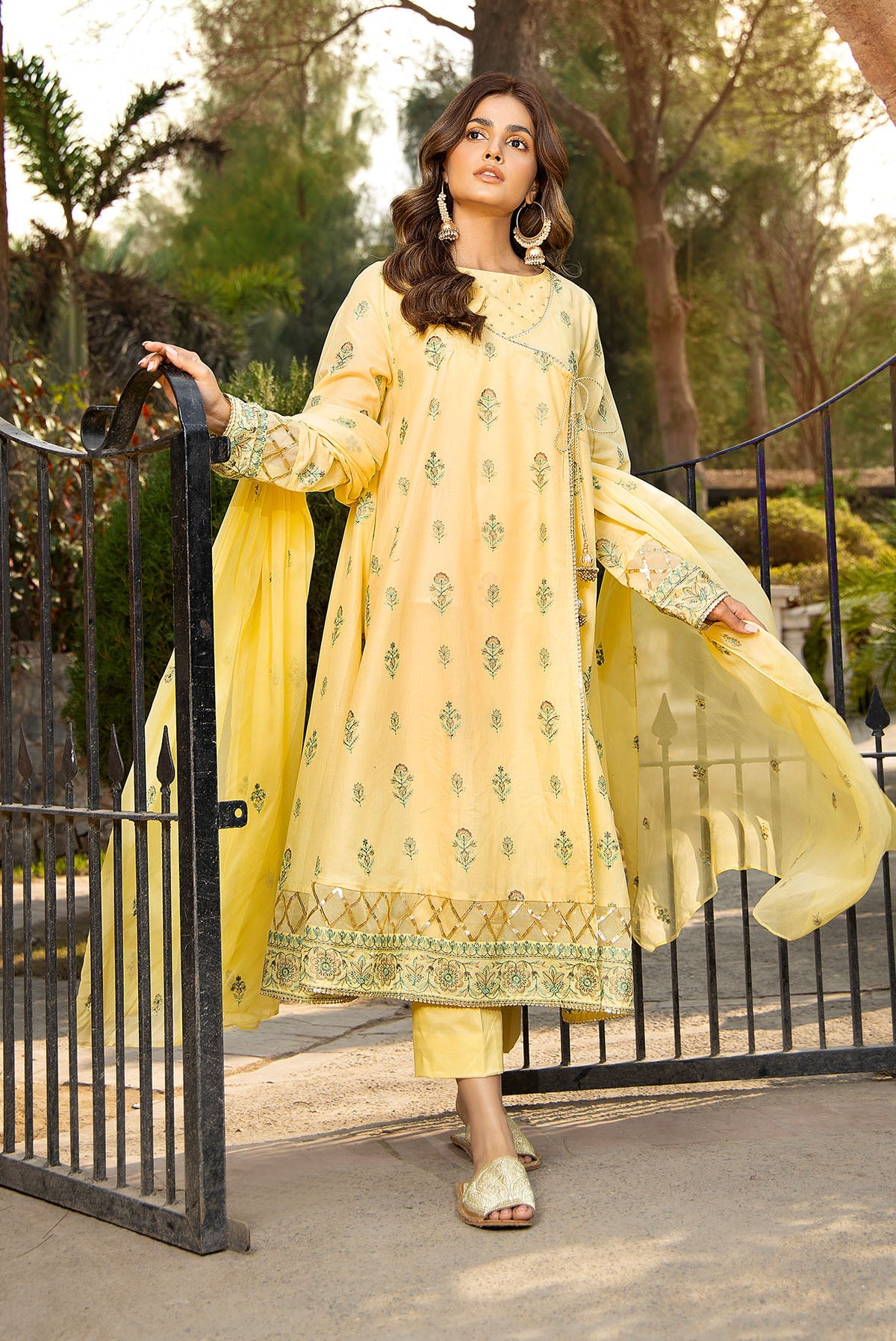 EMBROIDERED LAWN 3 PCS (UNSTITCHED)