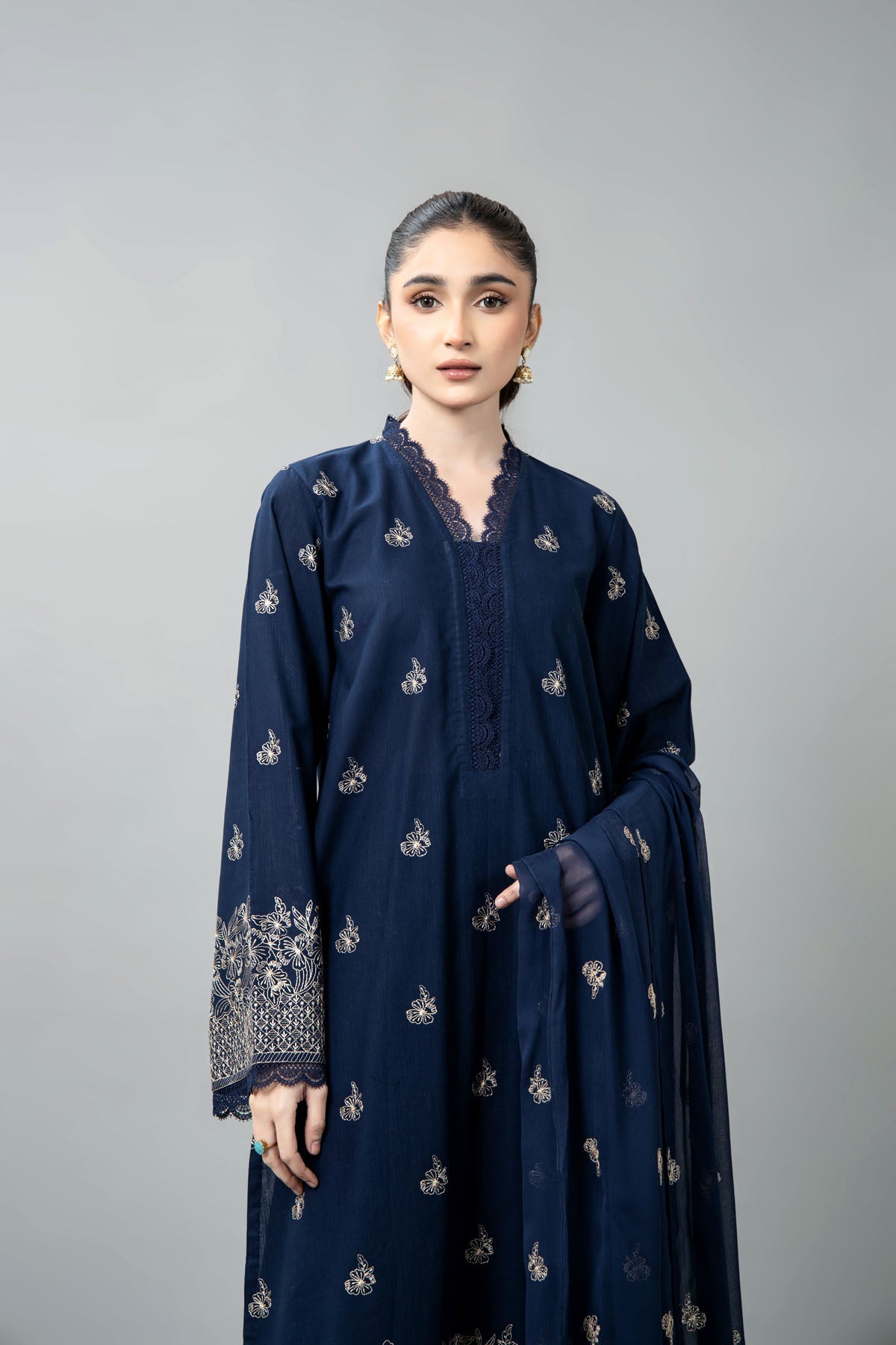 EMBROIDERED SLUB KHADDAR 3 PCS (UNSTITCHED)