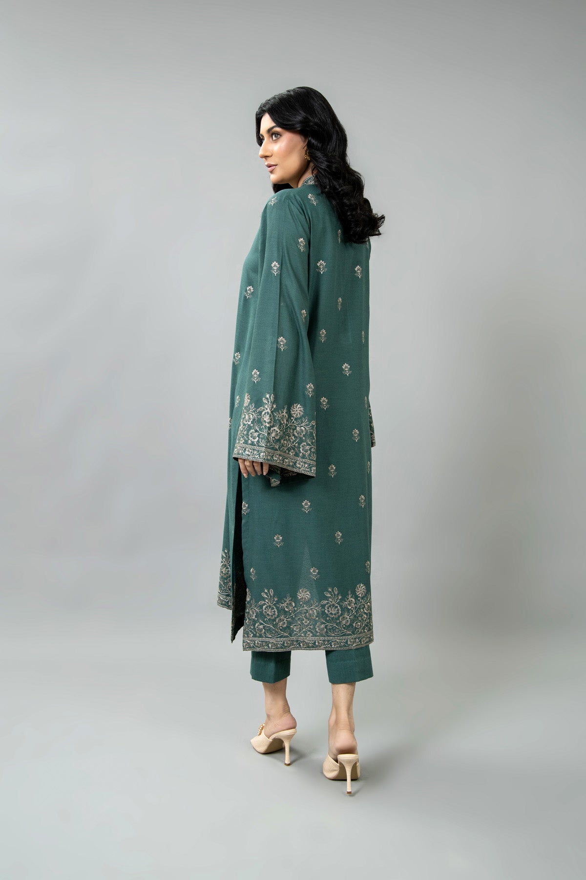 EMBROIDERED KARANDI LAWN 2 PCS (UNSTITCHED)