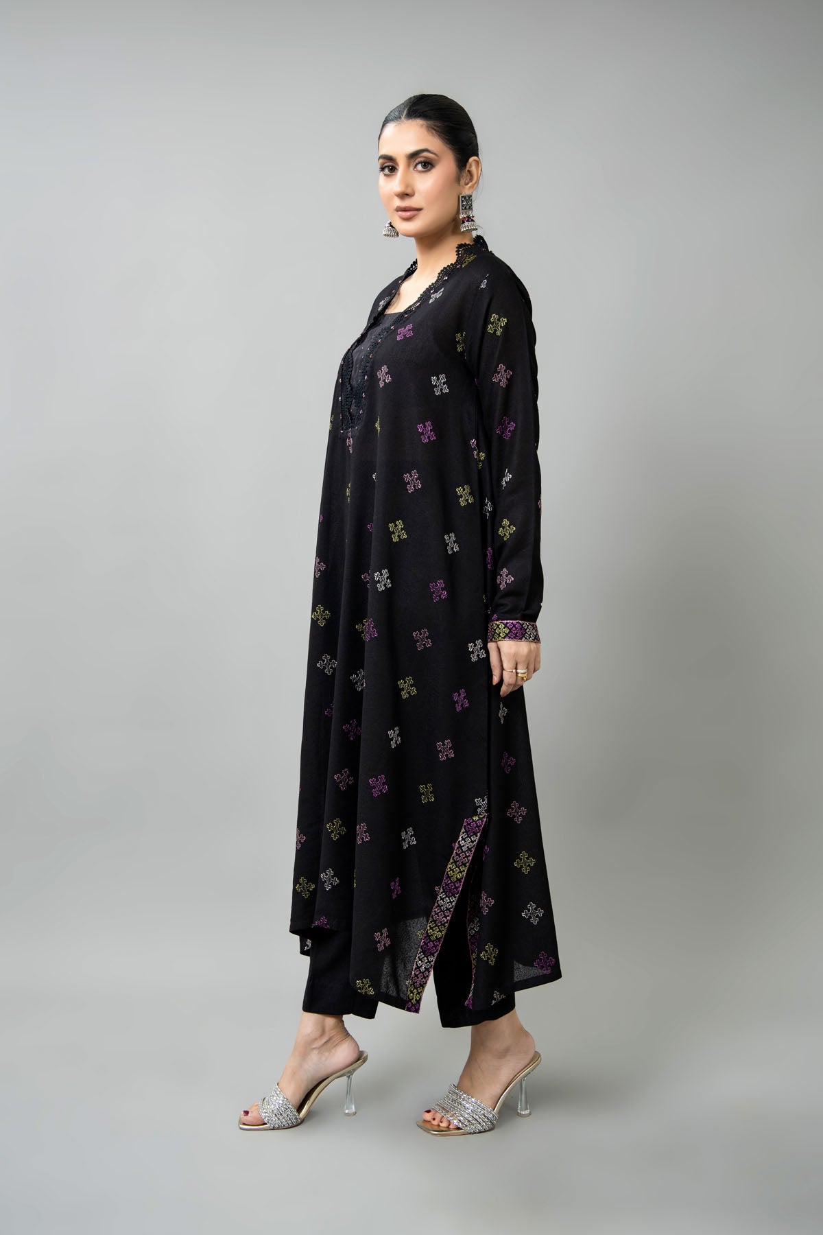 EMBROIDERED KARANDI LAWN 2 PCS (UNSTITCHED)