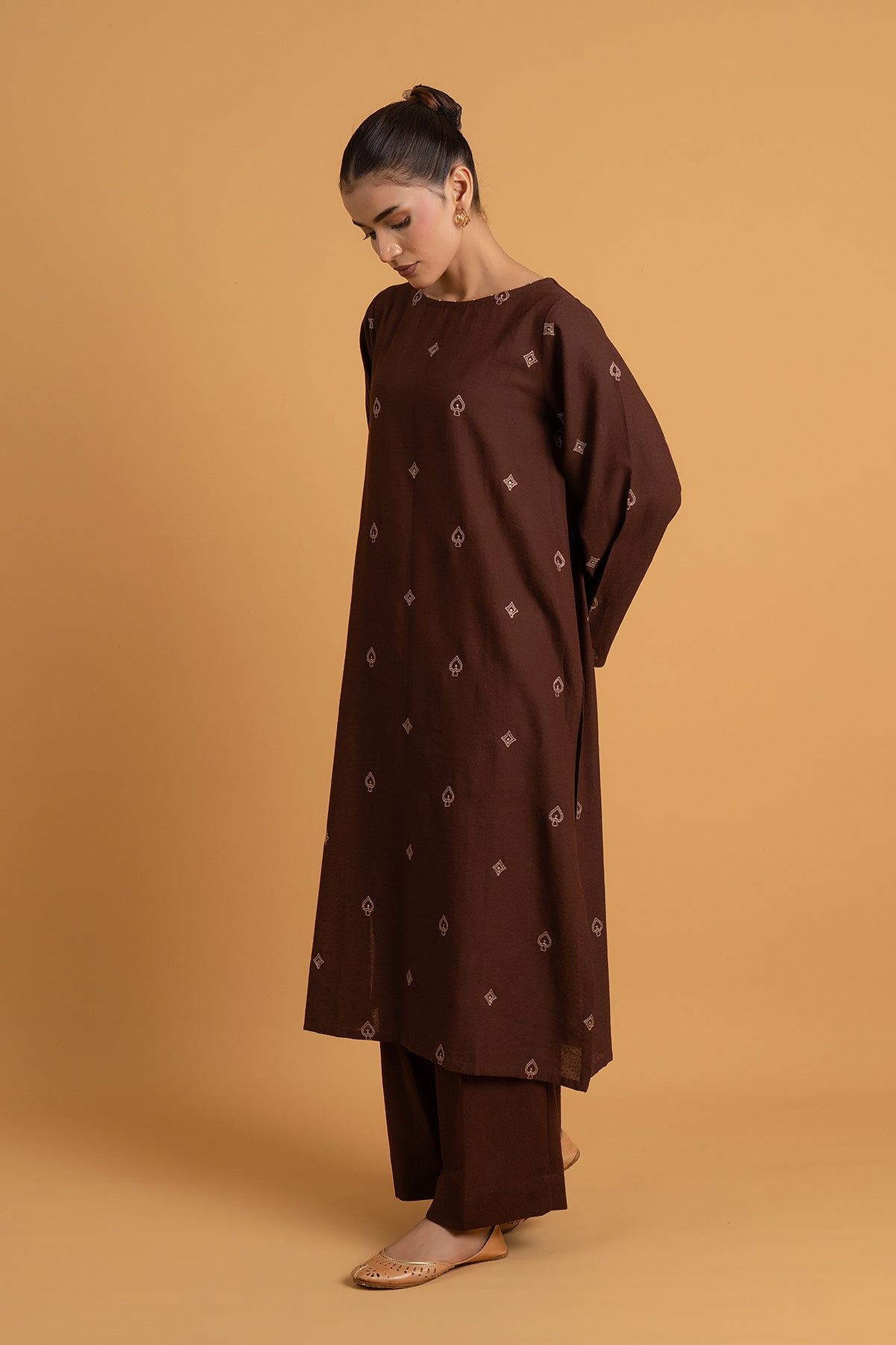 PRET EMBROIDERED KARANDI LAWN 2 PCS