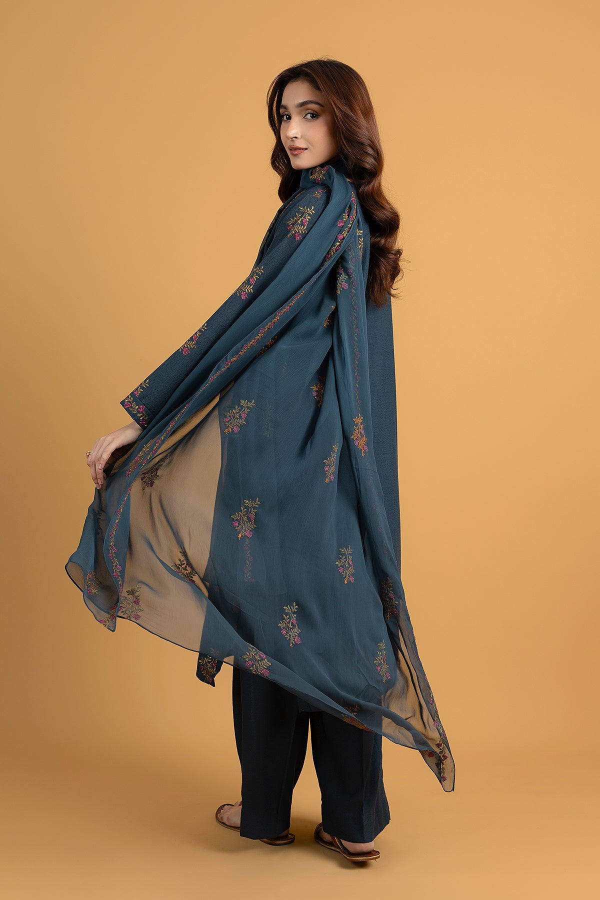 PRET EMBROIDERED KARANDI LAWN 3 PCS