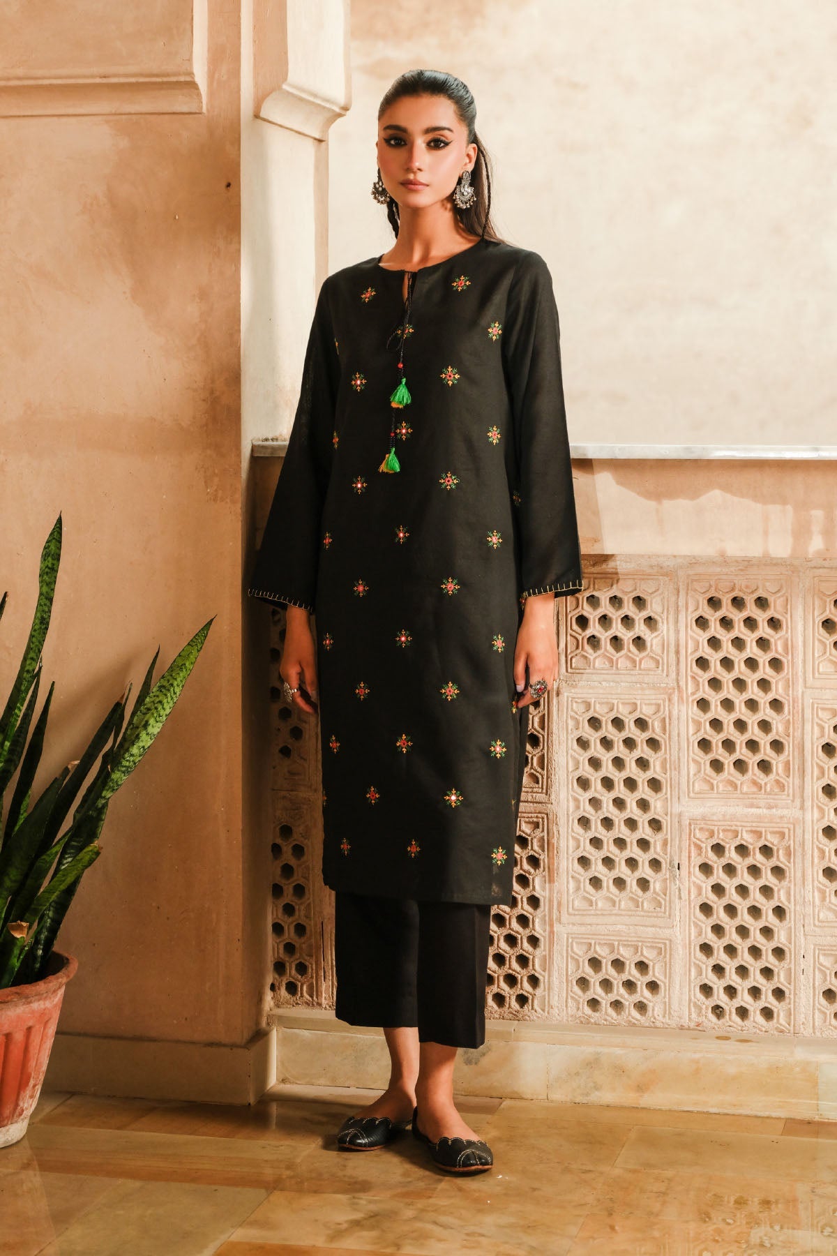 PRET EMBROIDERED KARANDI LAWN 2 PCS