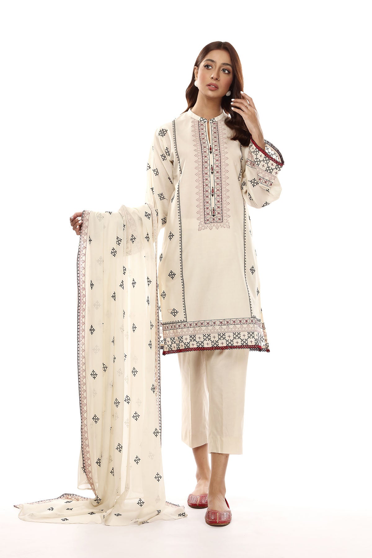 EMBROIDERED LAWN 3 PCS