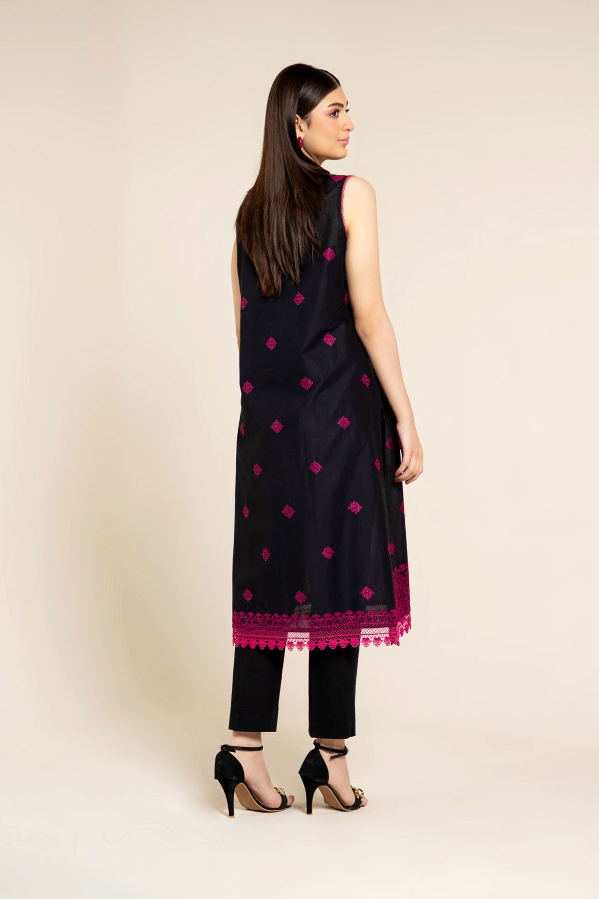 EMBROIDERED LAWN 2 PCS (UNSTITCHED)