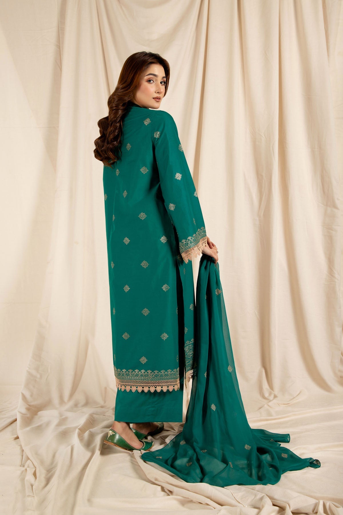 EMBROIDERED LAWN 3 PCS (UNSTITCHED)