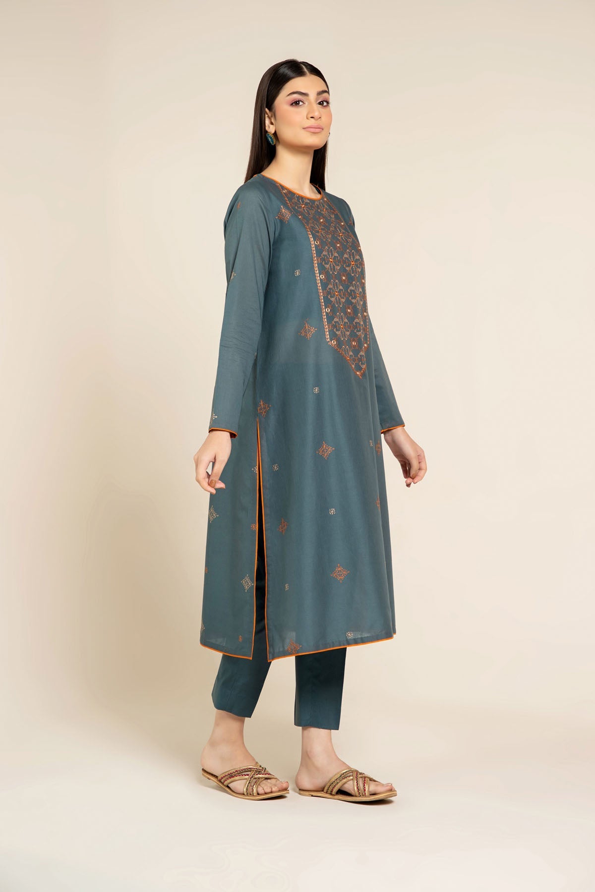 EMBROIDERED LAWN 2 PCS (UNSTITCHED)