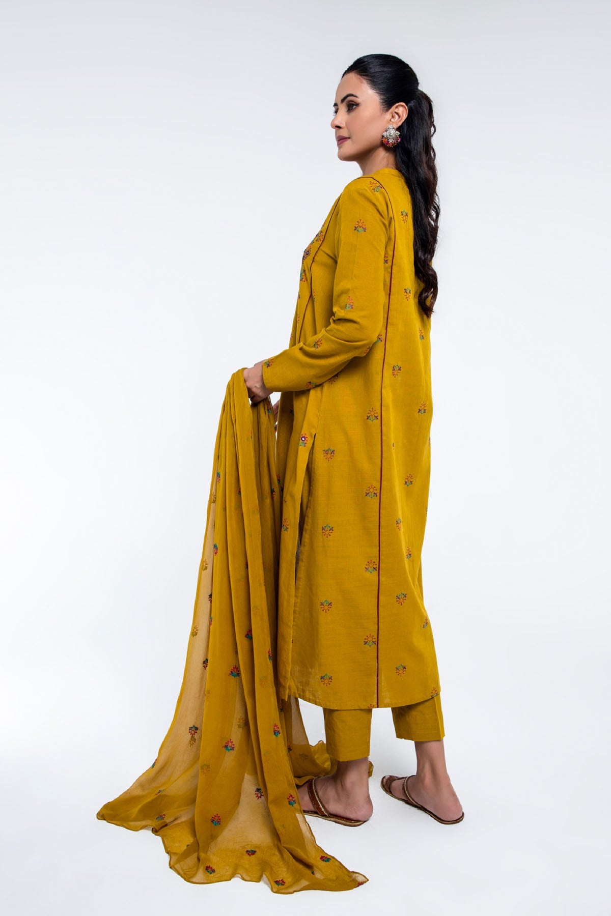 EMBROIDERED SLUB KHADDAR 3 PCS (UNSTITCHED)