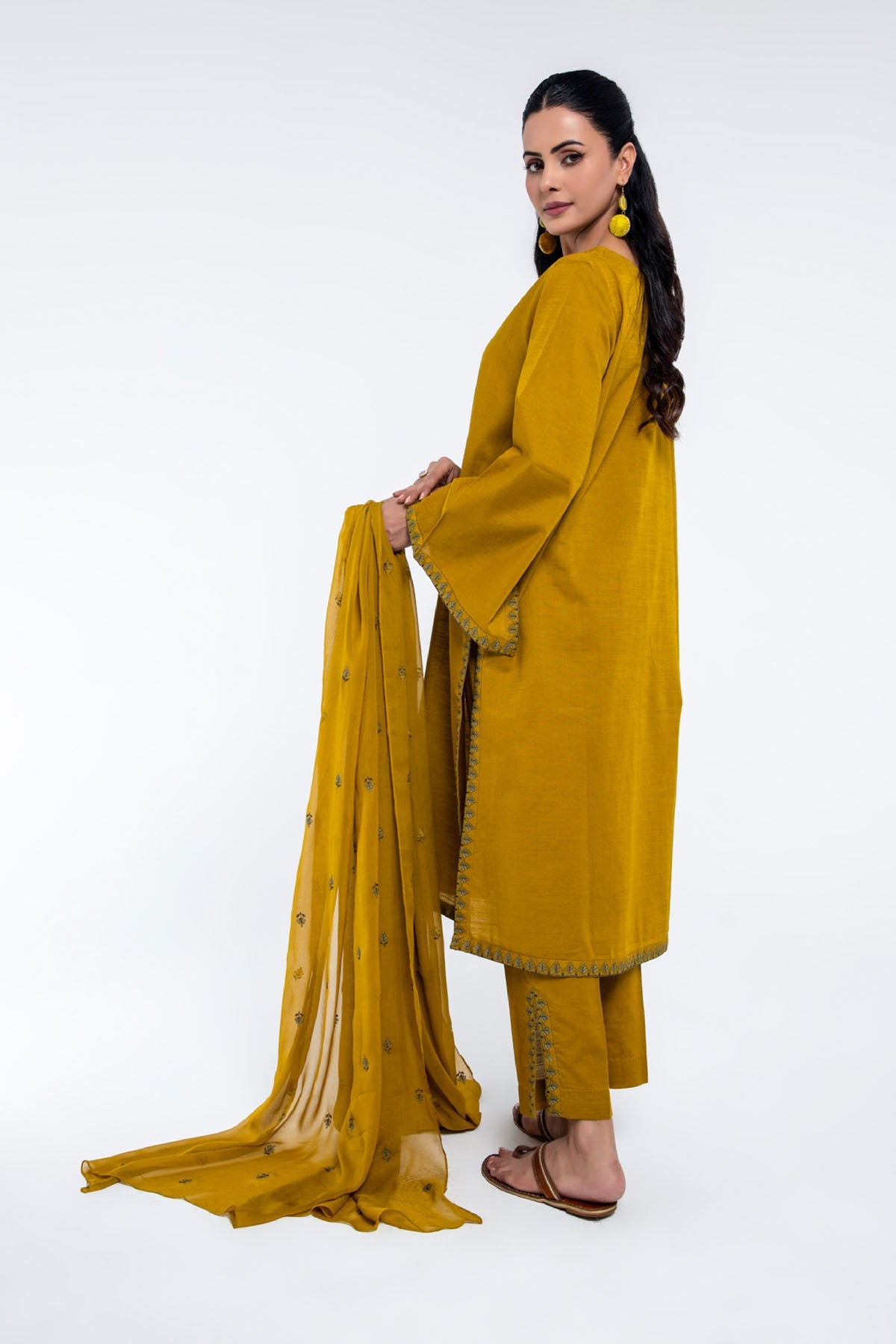PRET EMBROIDERED SLUB KHADDAR 3 PCS
