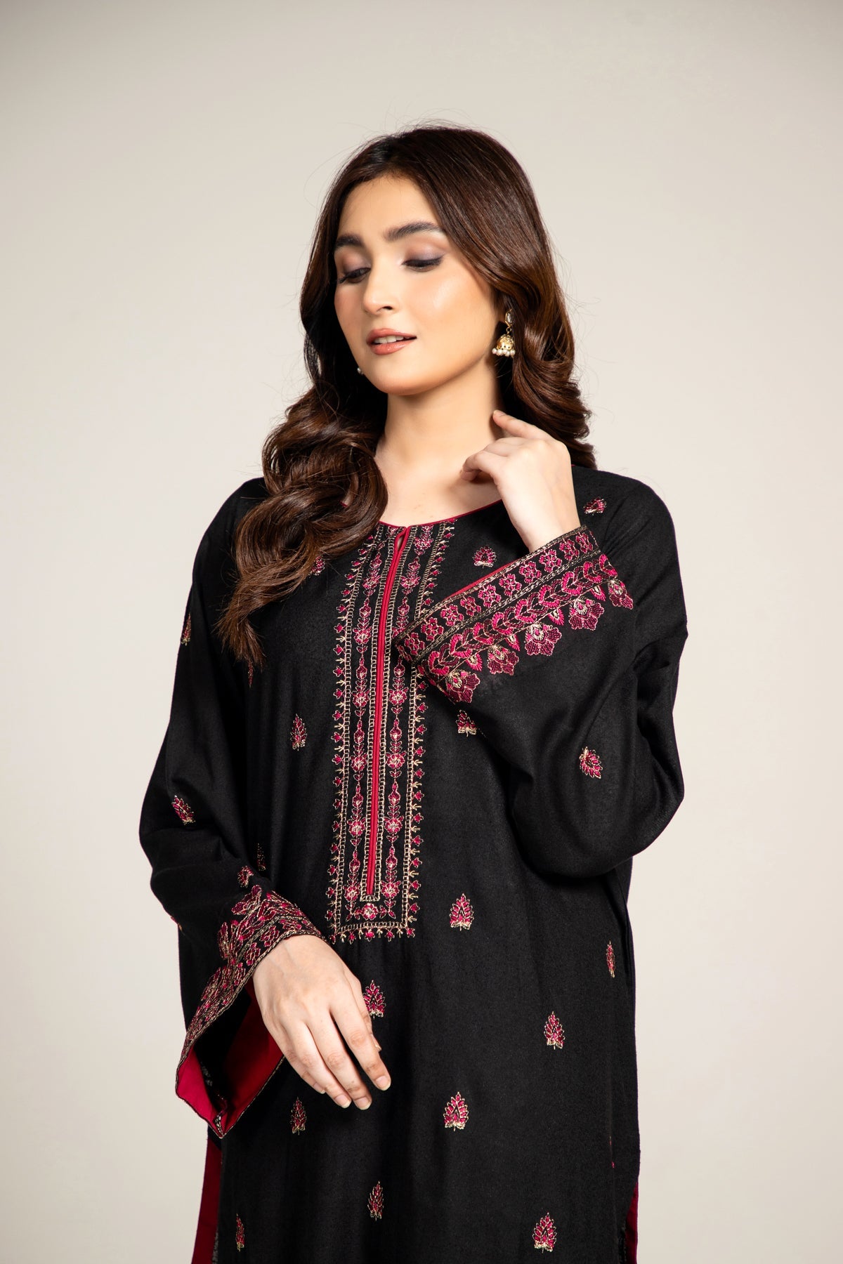 PRET EMBROIDERED KARANDI LAWN 2 PCS