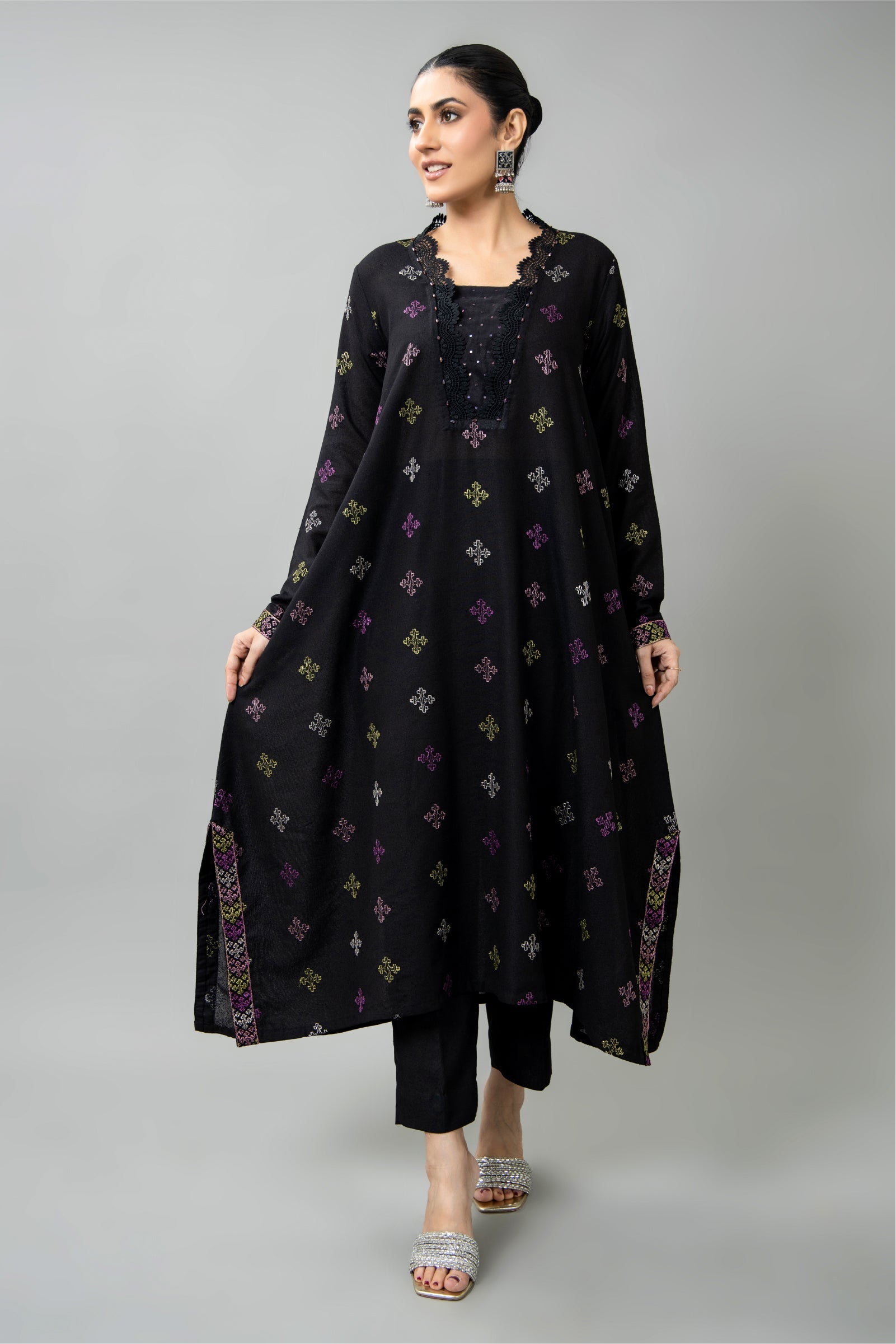 EMBROIDERED KARANDI LAWN 2 PCS (UNSTITCHED)
