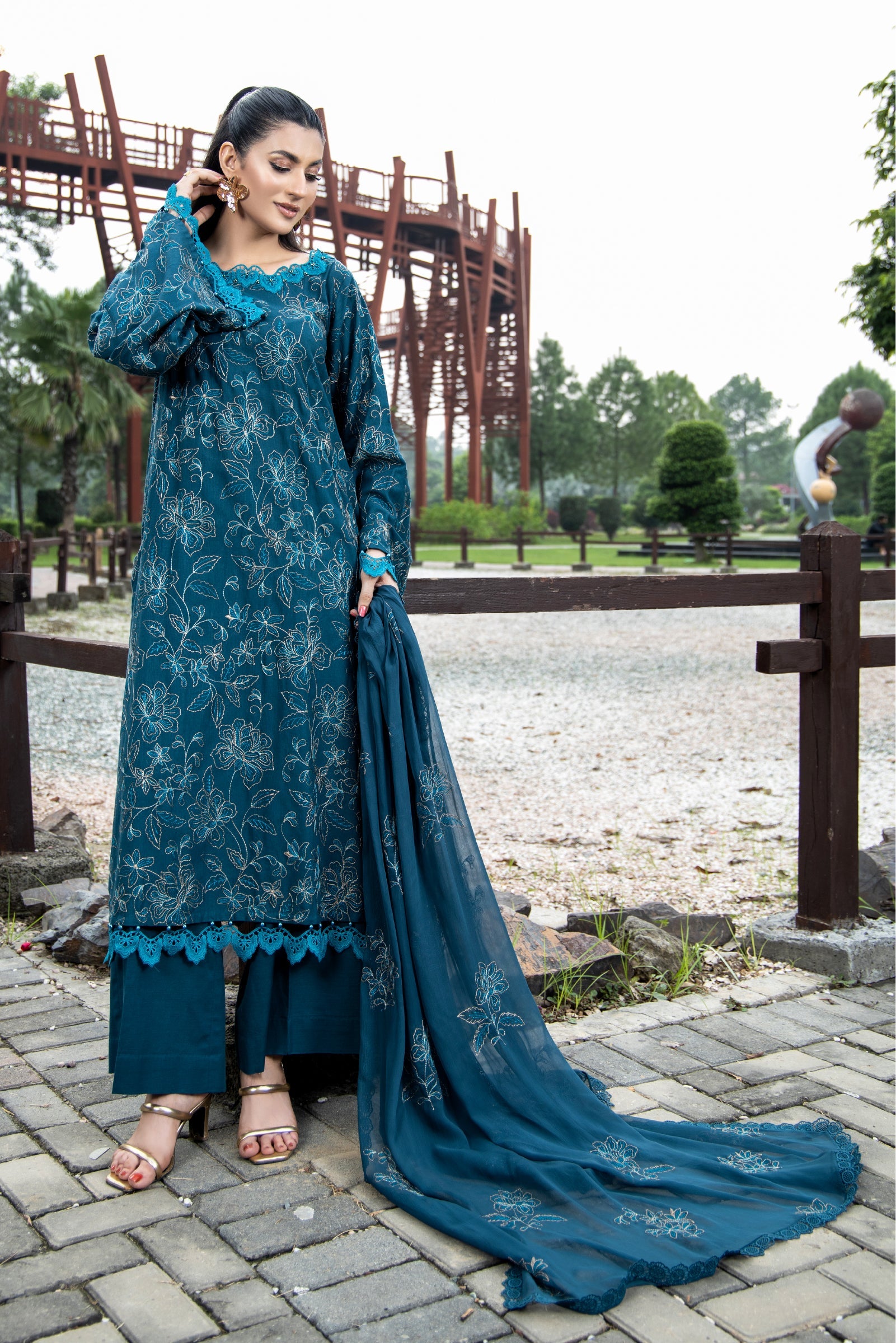 EMBROIDERED SLUB KHADDAR 3 PCS (UNSTITCHED)