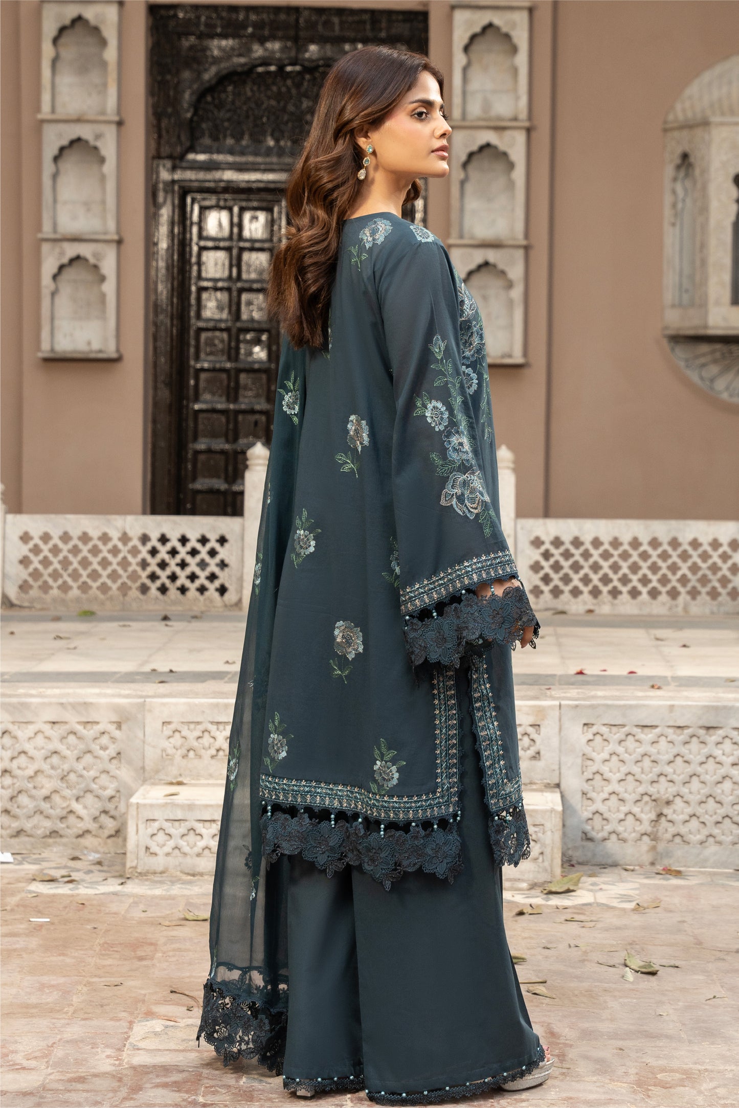 EMBROIDERED LAWN 3 PCS (UNSTITCHED)