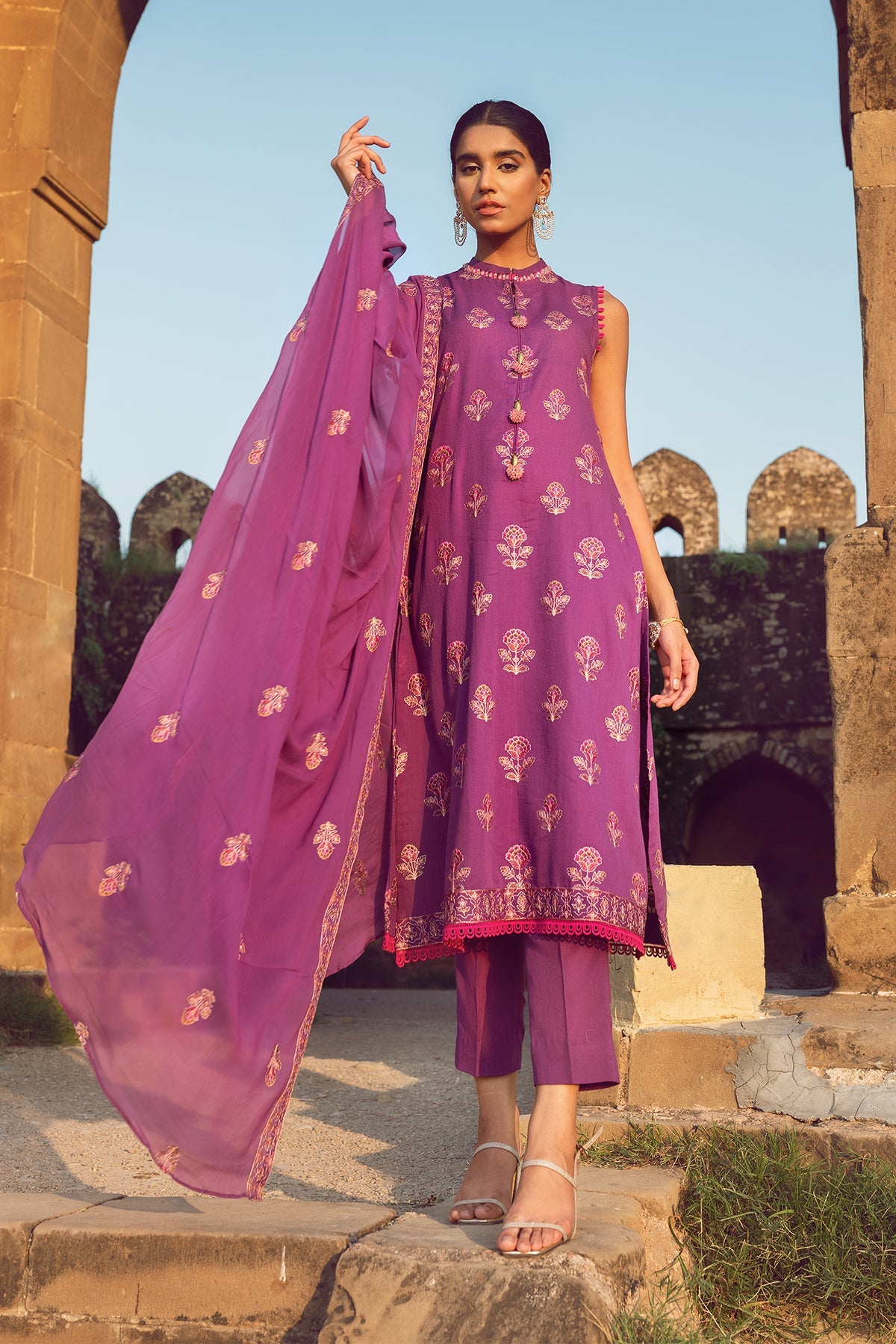 EMBROIDERED  KARANDI LAWN 3PCS