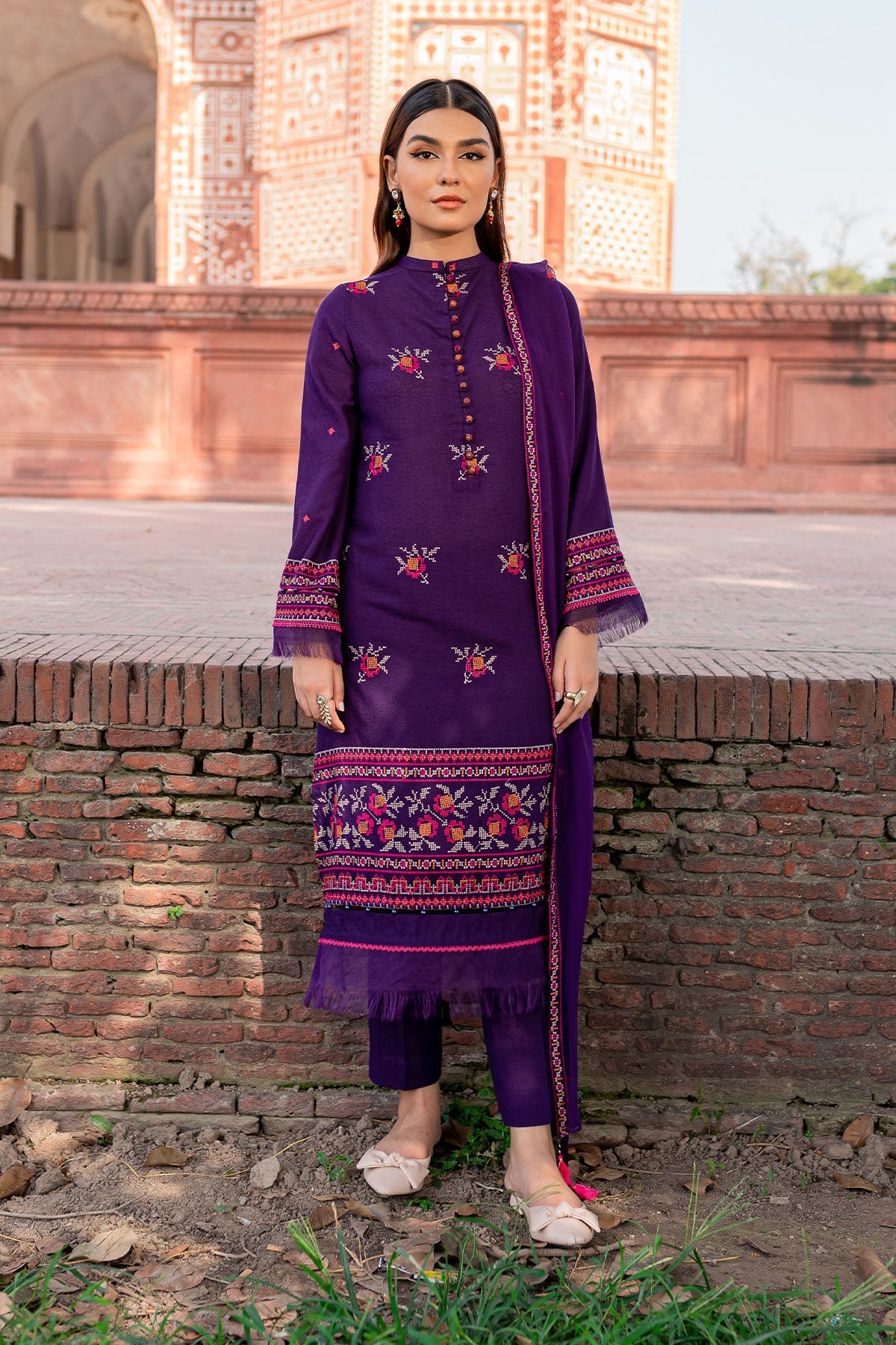 EMBROIDERED KARANDI LAWN 3PCS (UNSTITCHED)