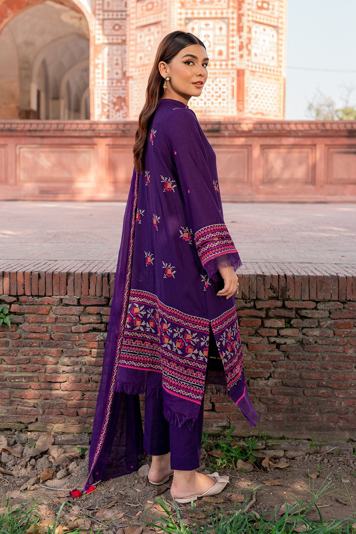 EMBROIDERED KARANDI LAWN 3PCS (UNSTITCHED)