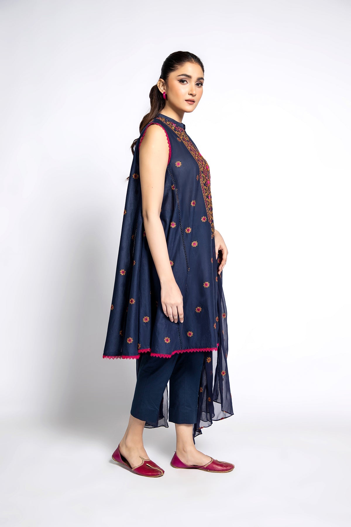EMBROIDERED LAWN 3 PCS (UNSTITCHED)
