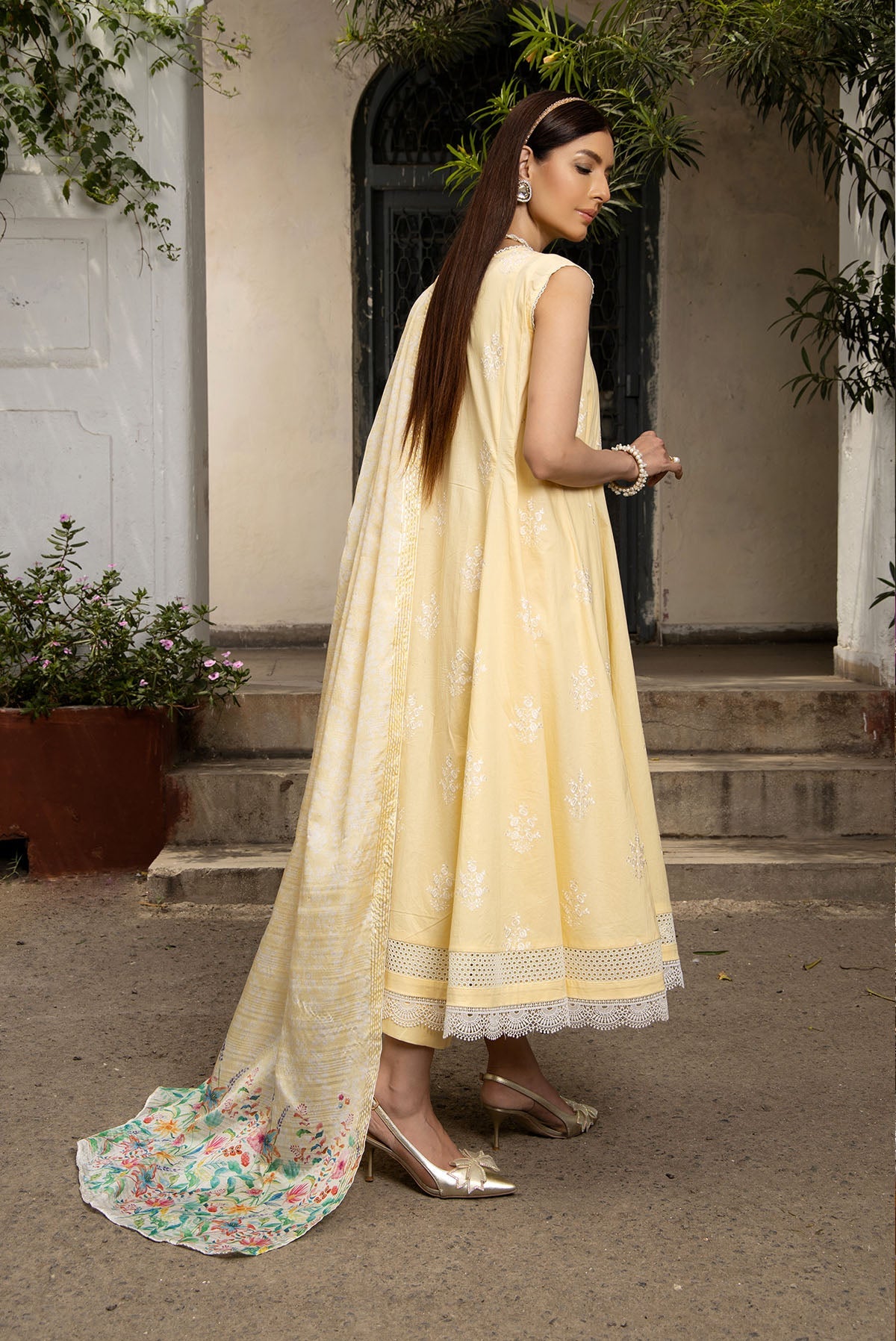 EMBROIDERED LAWN 3 PCS (UNSTITCHED)