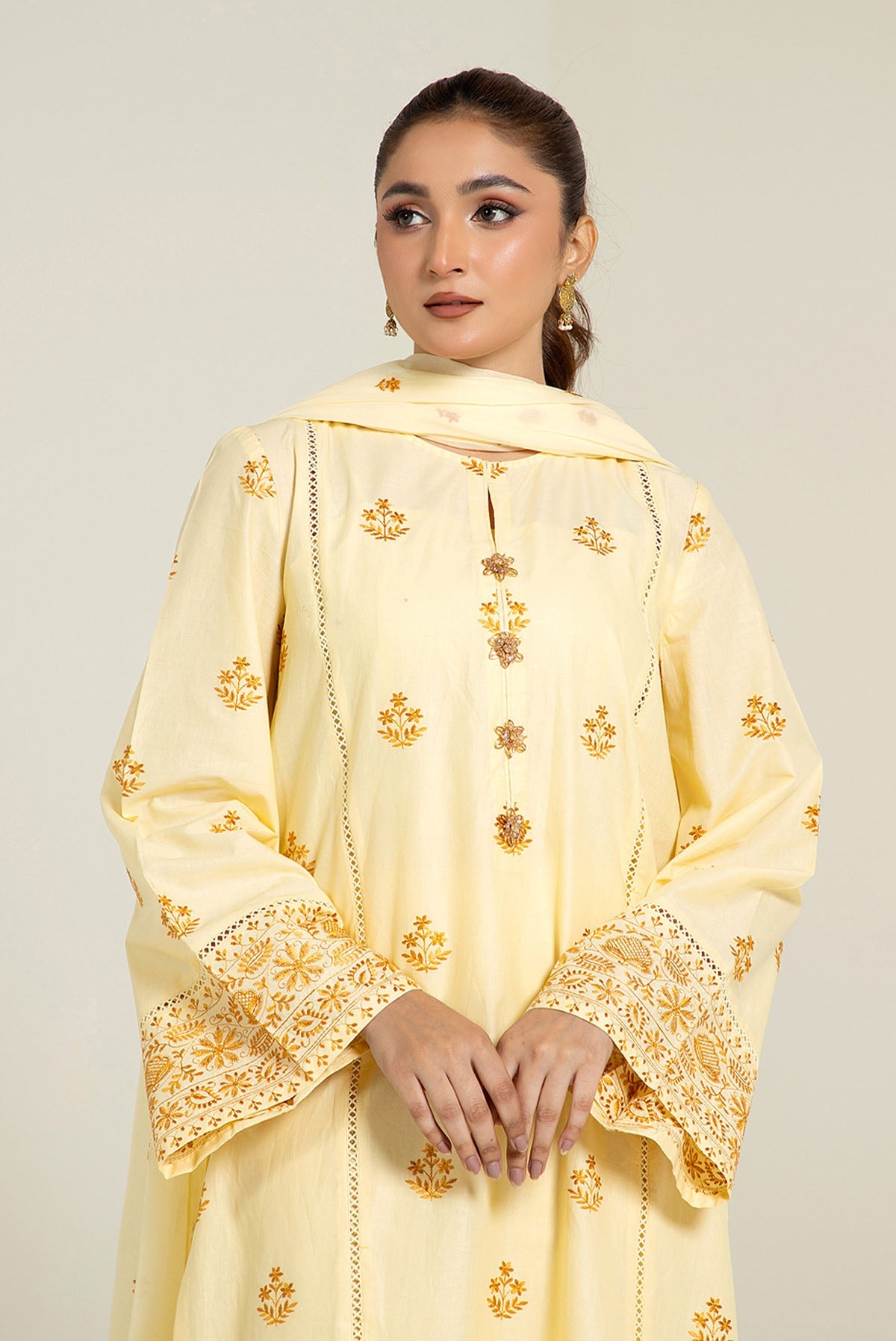 EMBROIDERED LAWN 3 PCS (UNSTITCHED)