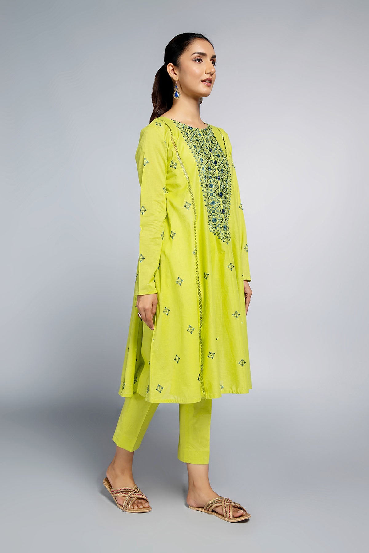 EMBROIDERED LAWN 2 PCS (UNSTITCHED)