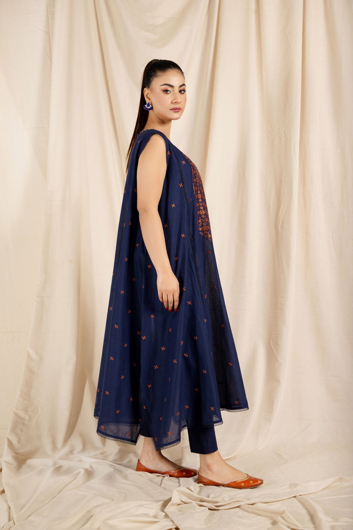 EMBROIDERED LAWN 2 PCS (UNSTITCHED)