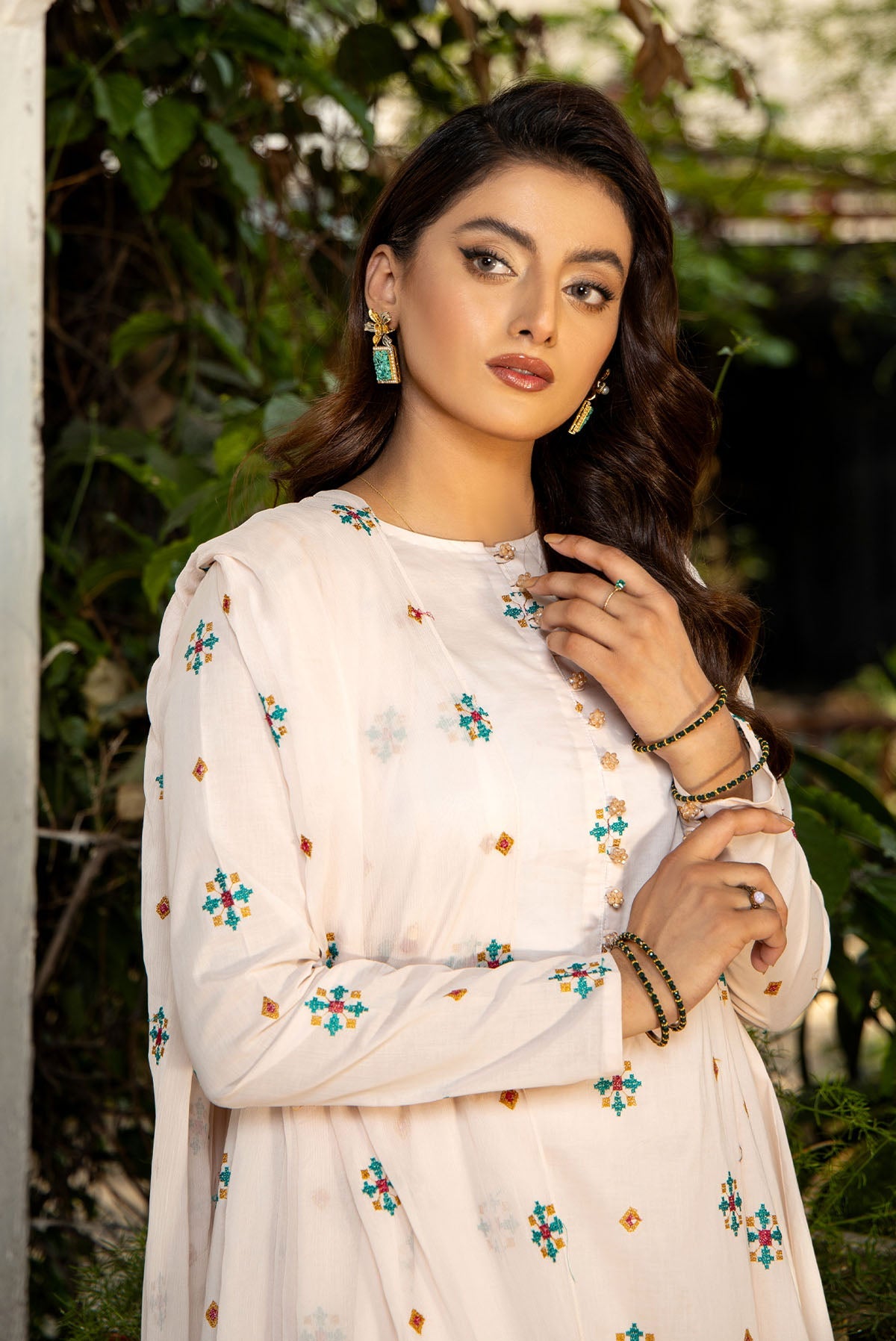 EMBROIDERED LAWN 3 PCS (UNSTITCHED)