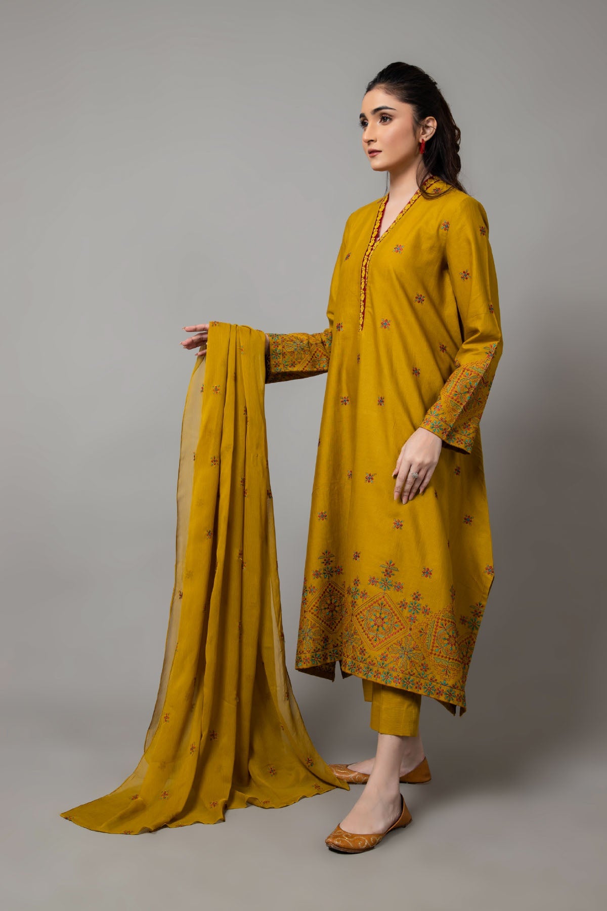 EMBROIDERED SLUB KHADDAR 3 PCS (UNSTITCHED)