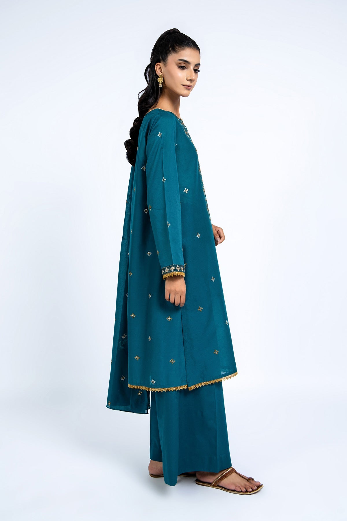 EMBROIDERED LAWN 3 PCS (UNSTITCHED)