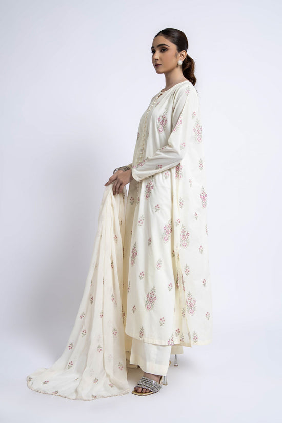 EMBROIDERED LAWN 3 PCS (UNSTITCHED)