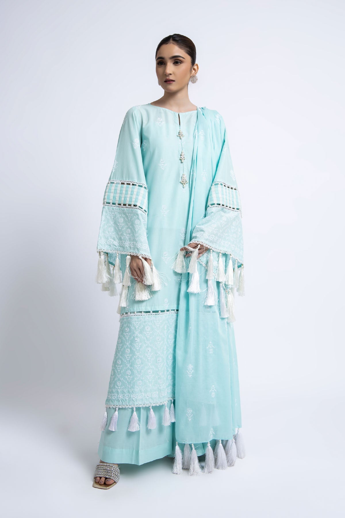 EMBROIDERED LAWN 3 PCS (UNSTITCHED)