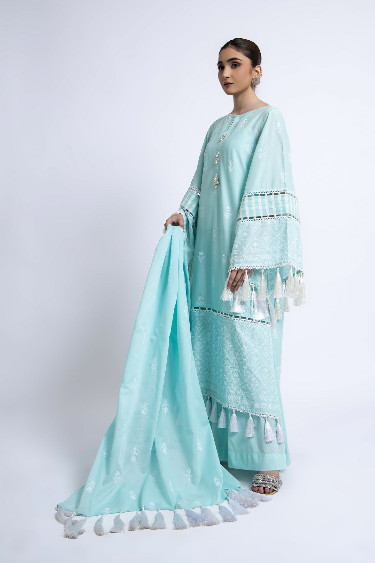EMBROIDERED LAWN 3 PCS (UNSTITCHED)
