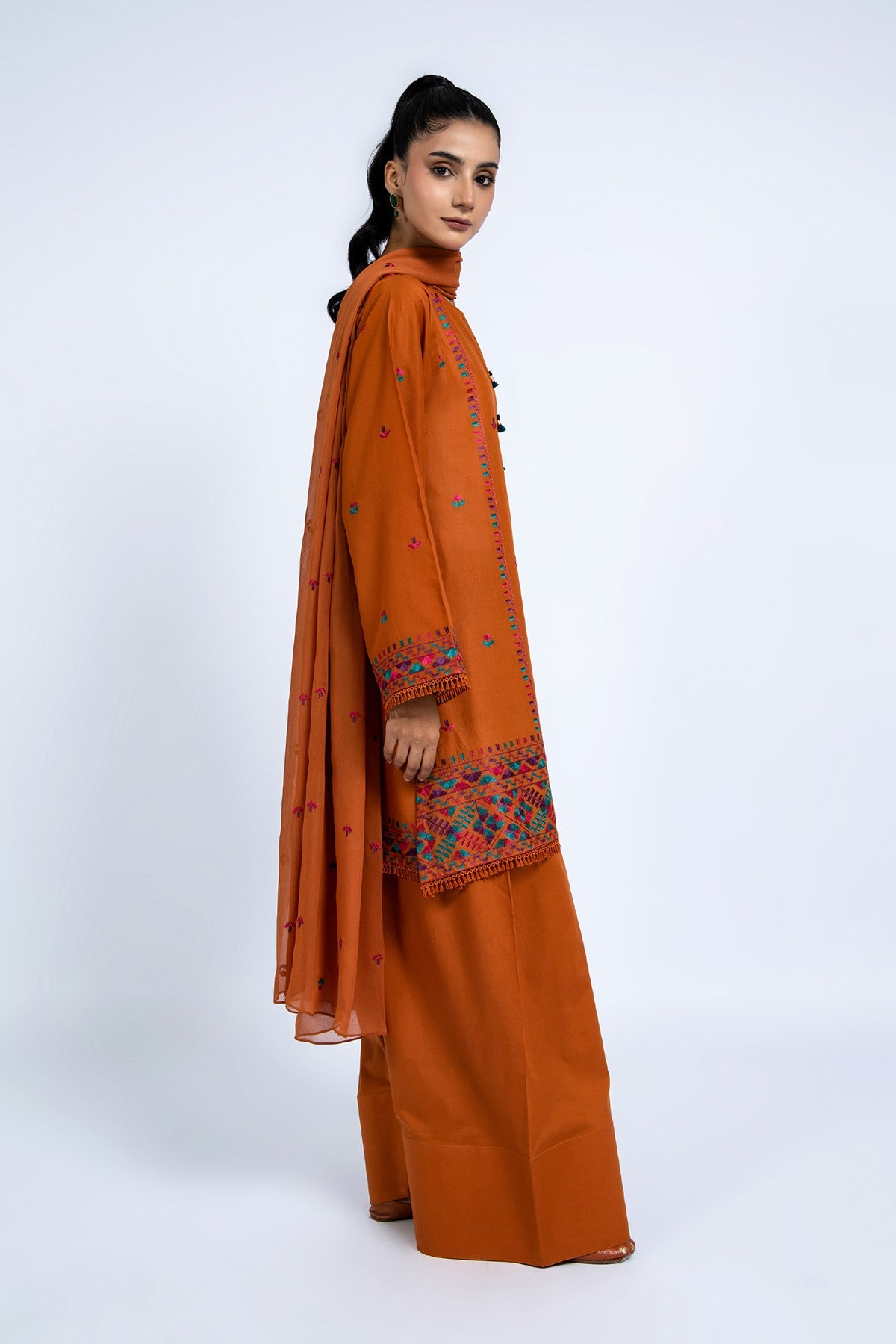 EMBROIDERED LAWN 3 PCS (UNSTITCHED)