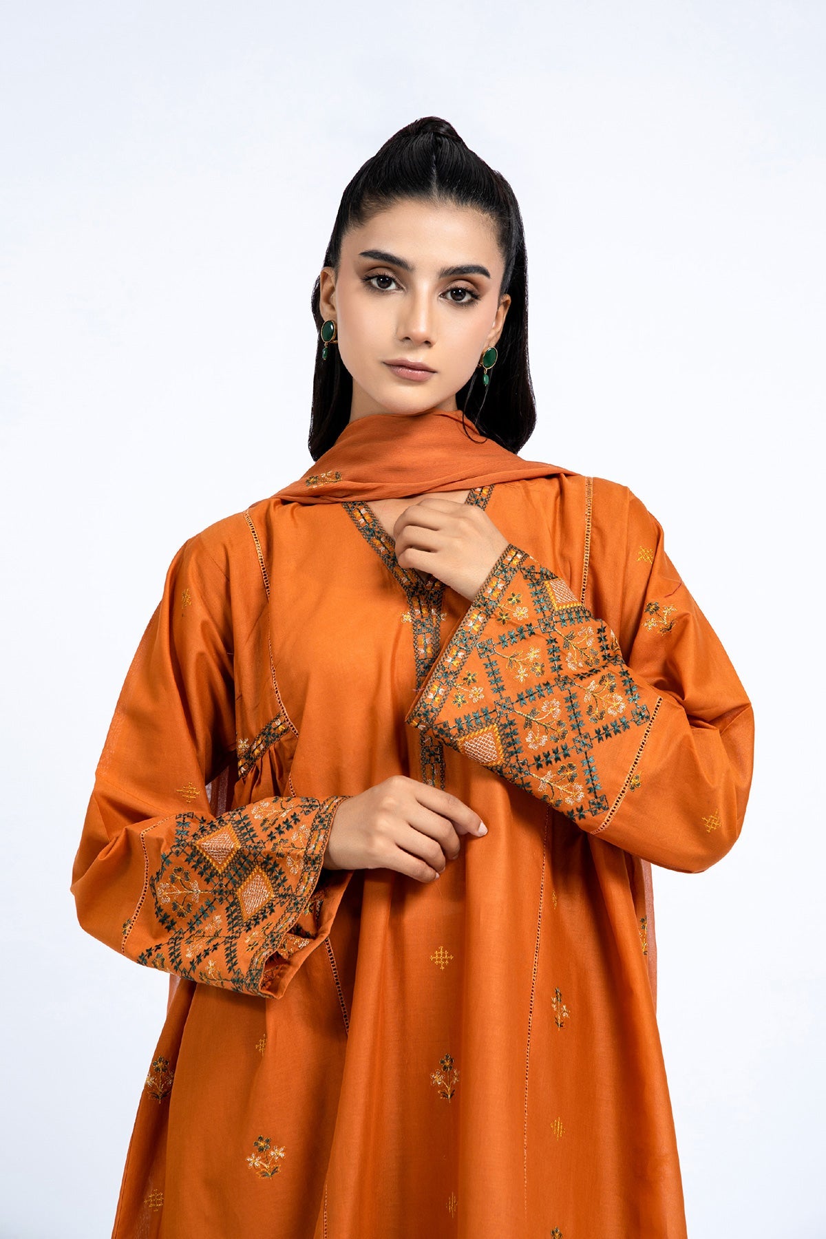 EMBROIDERED LAWN 3 PCS (UNSTITCHED)