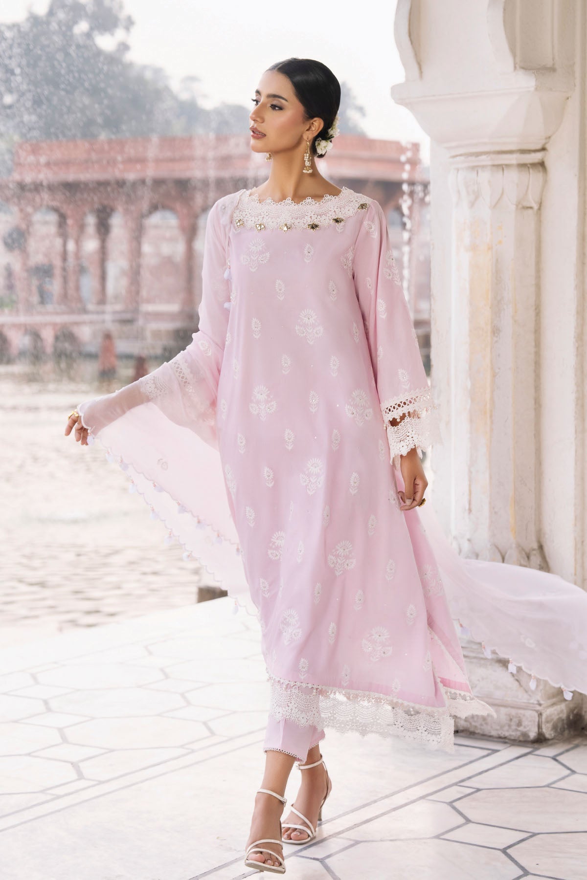 EMBROIDERED& EMBELISHED LAWN 3 PCS (UNSTITCHED)