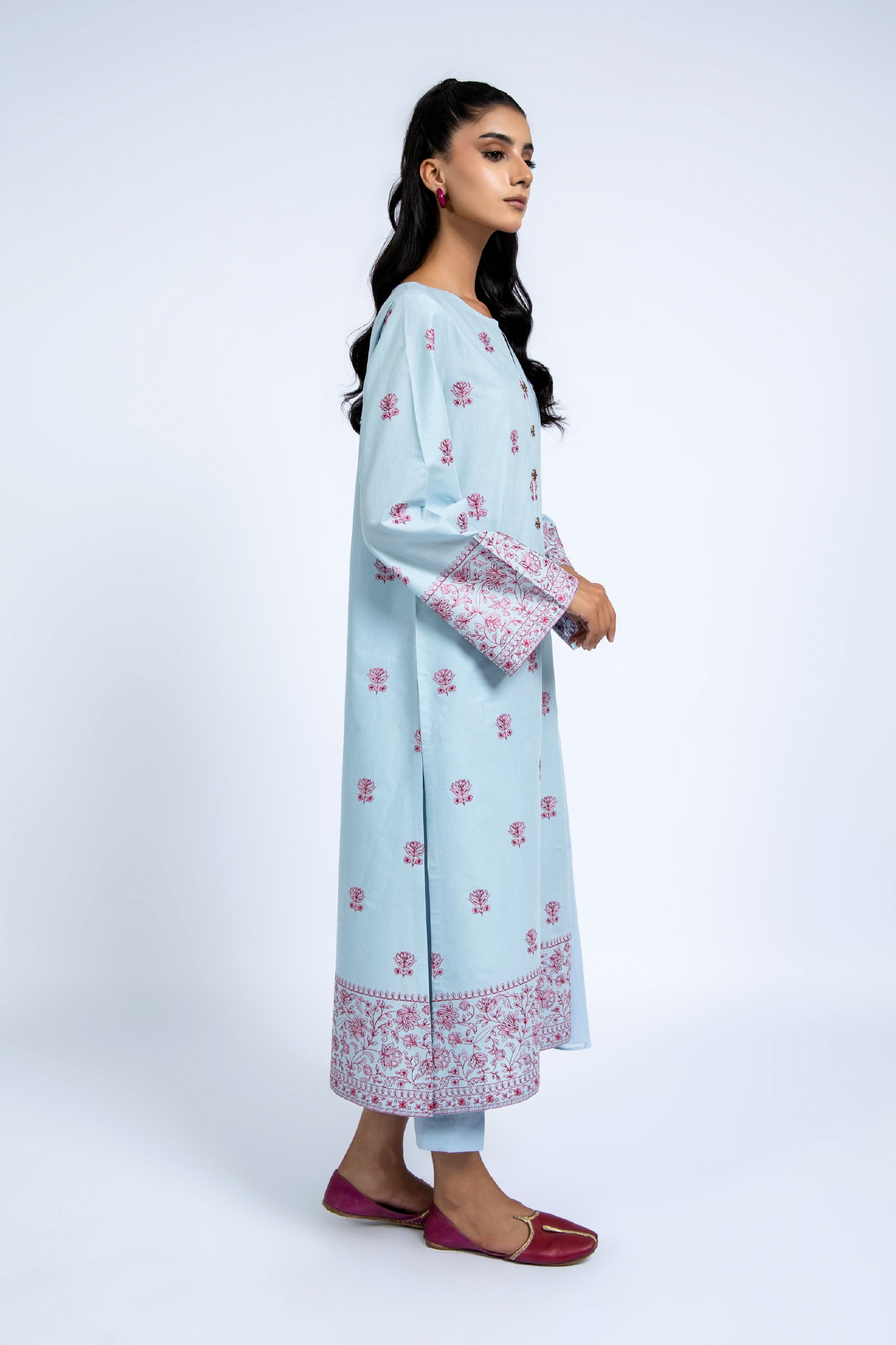 EMBROIDERED LAWN 3 PCS (UNSTITCHED)