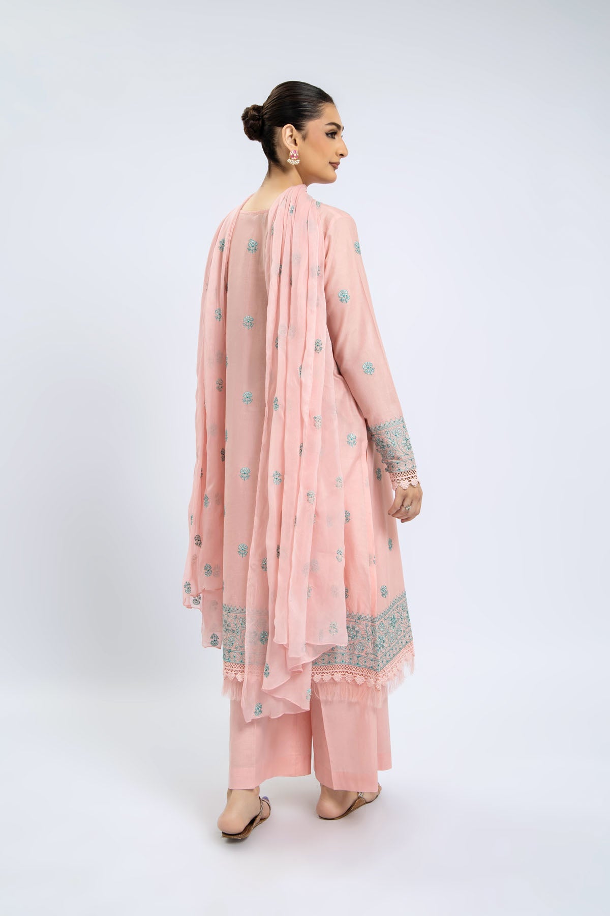 EMBROIDERED LAWN 3 PCS (UNSTITCHED)