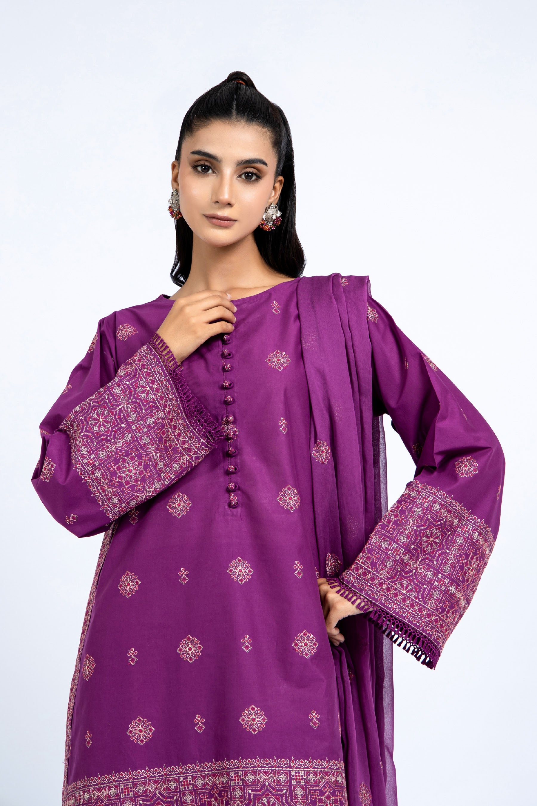 EMBROIDERED LAWN 3 PCS (UNSTITCHED)