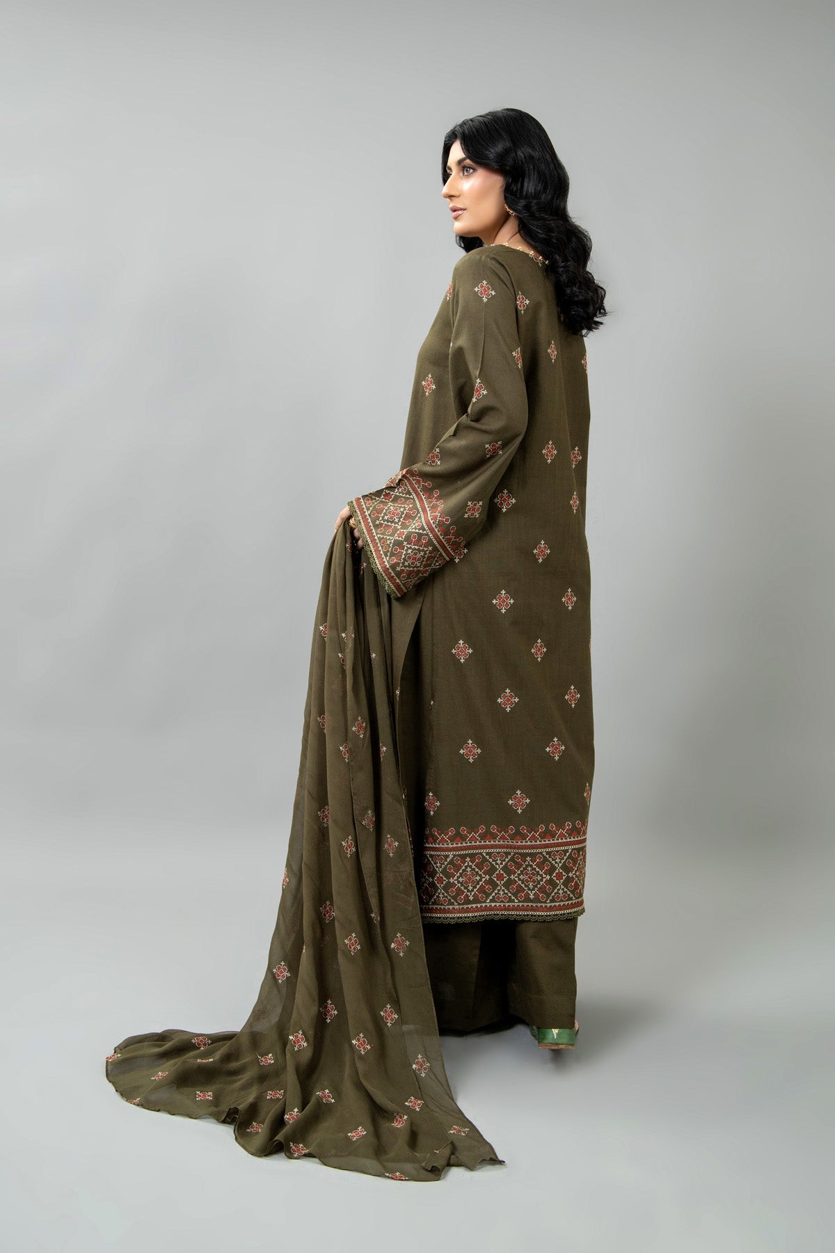 EMBROIDERED SLUB KHADDAR 3 PCS (UNSTITCHED)