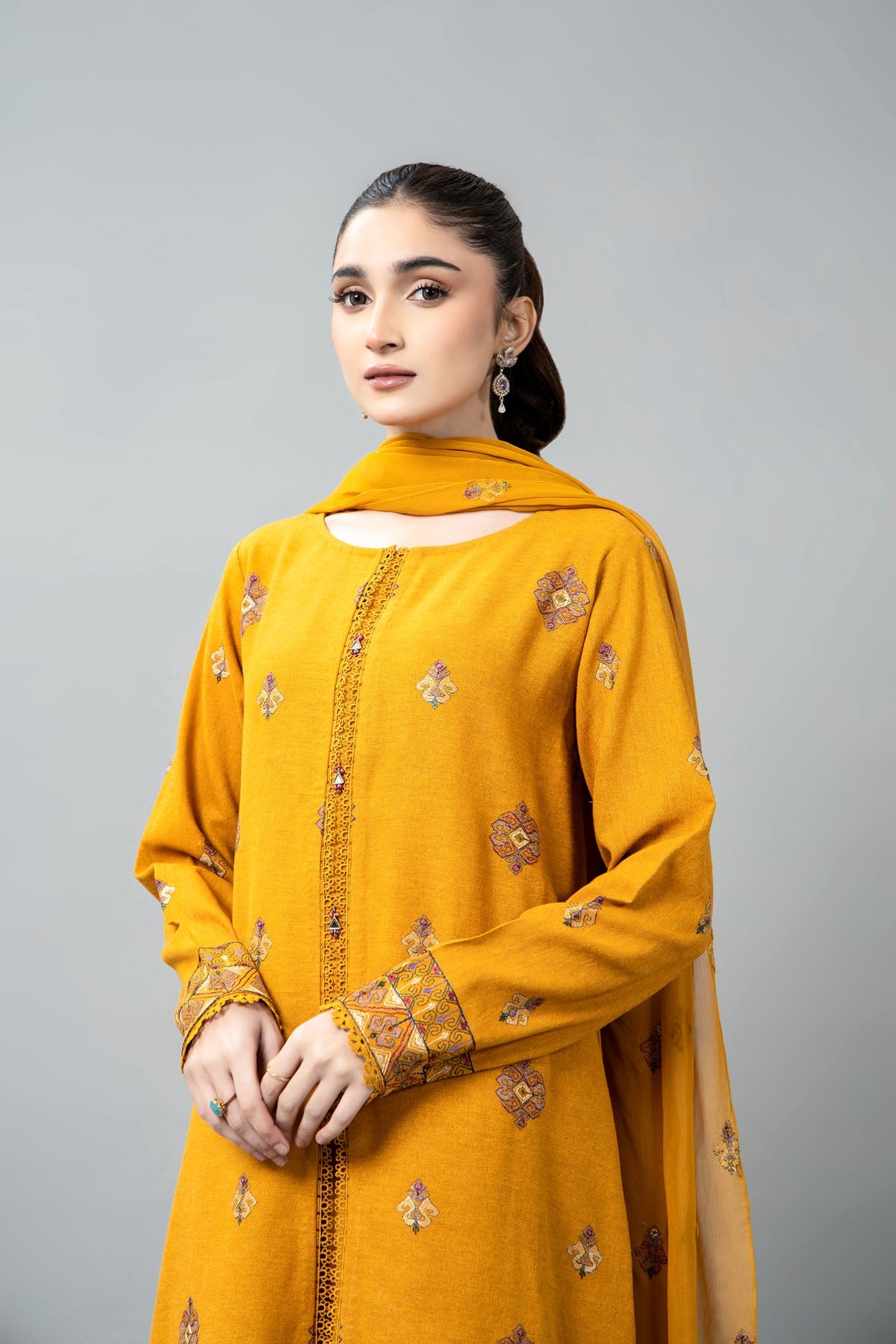 EMBROIDERED COTTON KARANDI 3 PCS (UNSTITCHED)
