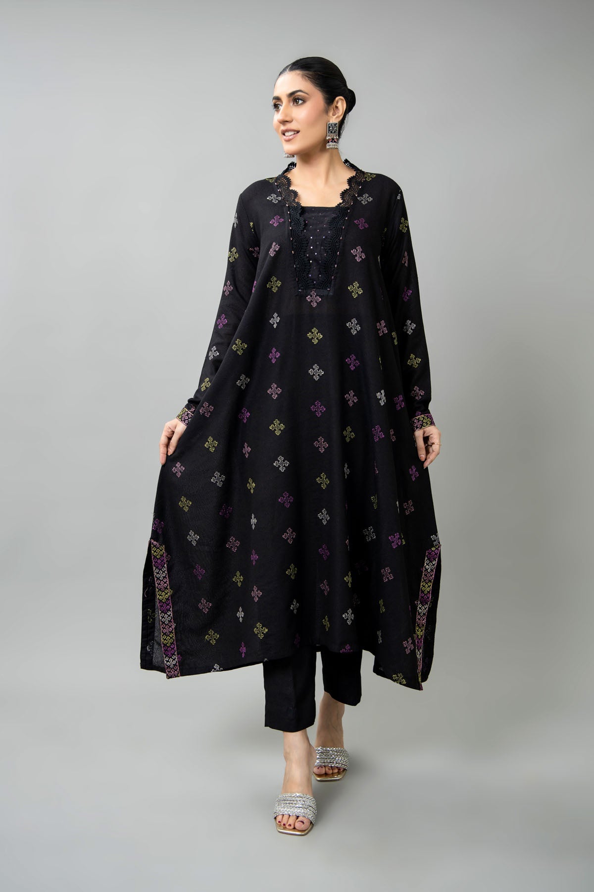 EMBROIDERED KARANDI LAWN 2 PCS (UNSTITCHED)