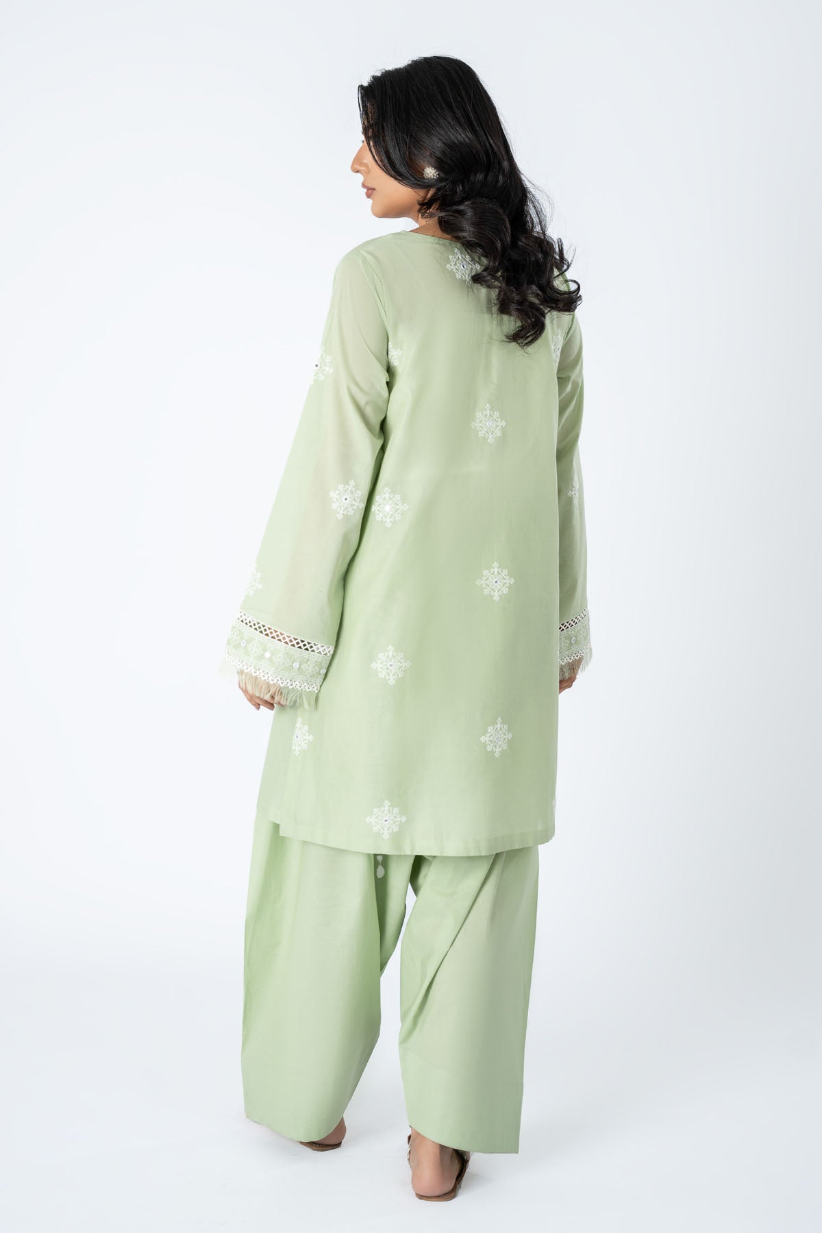 EMBROIDERED & EMBELISHED LAWN 2 PCS (UNSTITCHED)