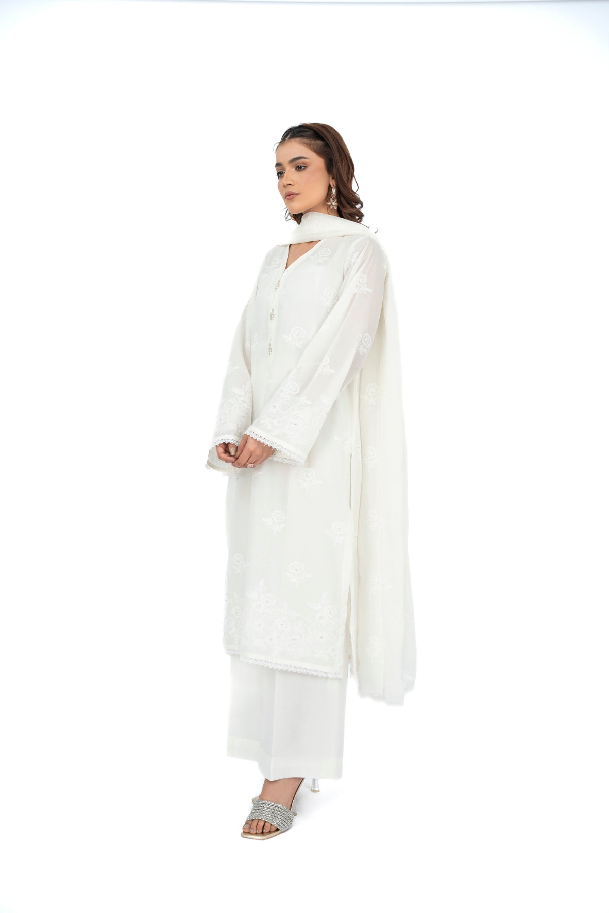 EMBROIDERED & EMBELISHED LAWN 3 PCS (UNSTITCHED)