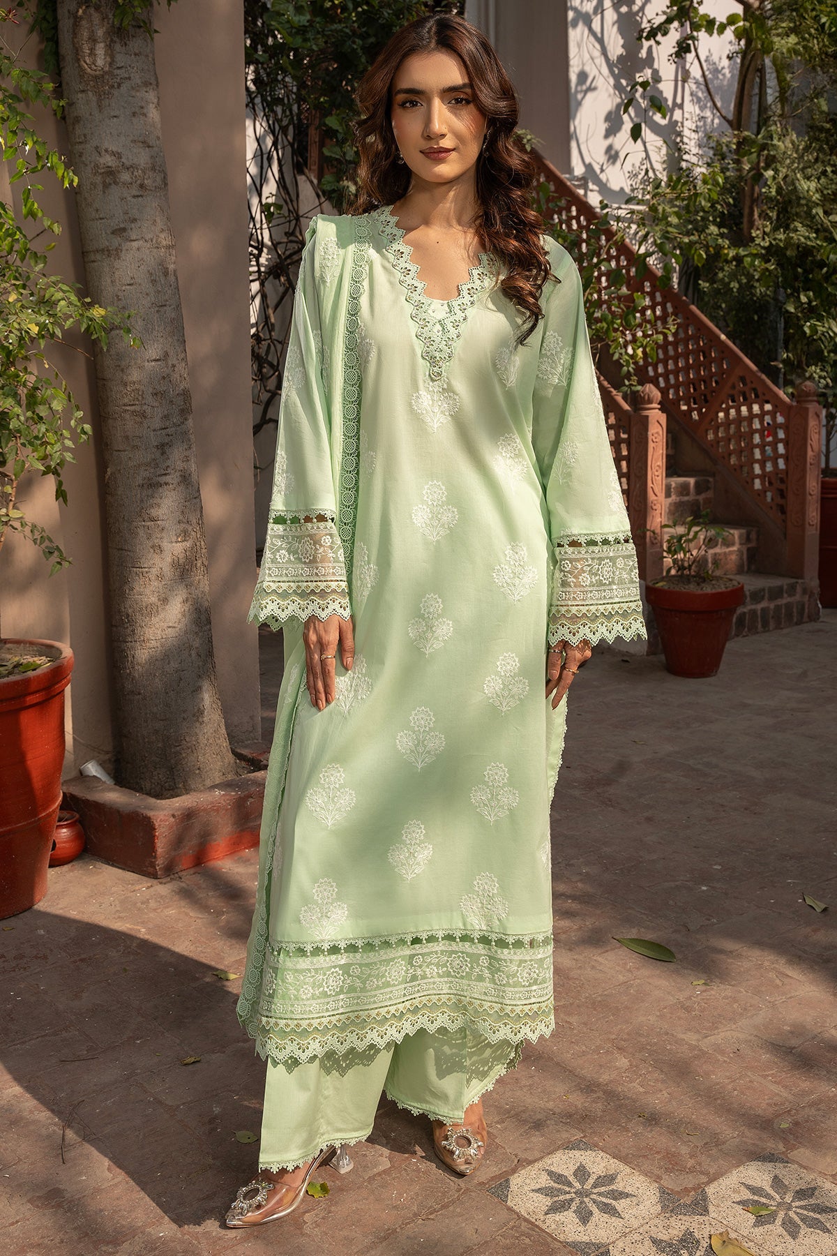 EMBROIDERED LAWN 3 PCS (UNSTITCHED)