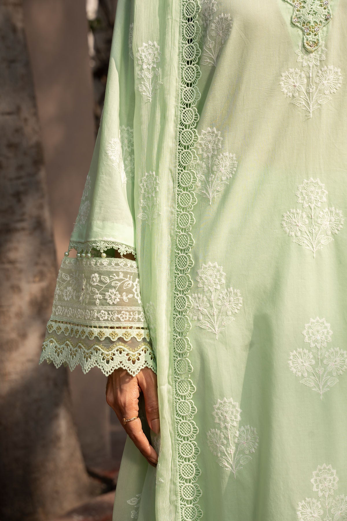 EMBROIDERED LAWN 3 PCS (UNSTITCHED)